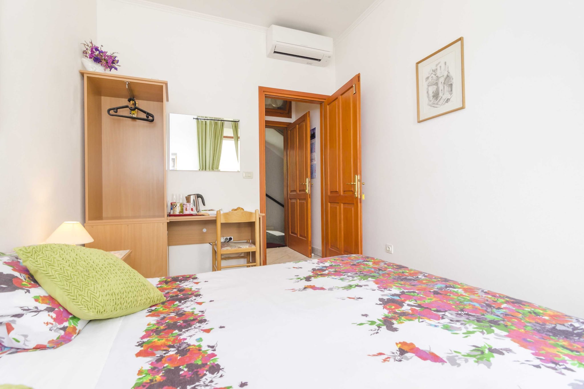 Rooms Lovrijenac - Double Room with Sea View(1)-Slaapkamer