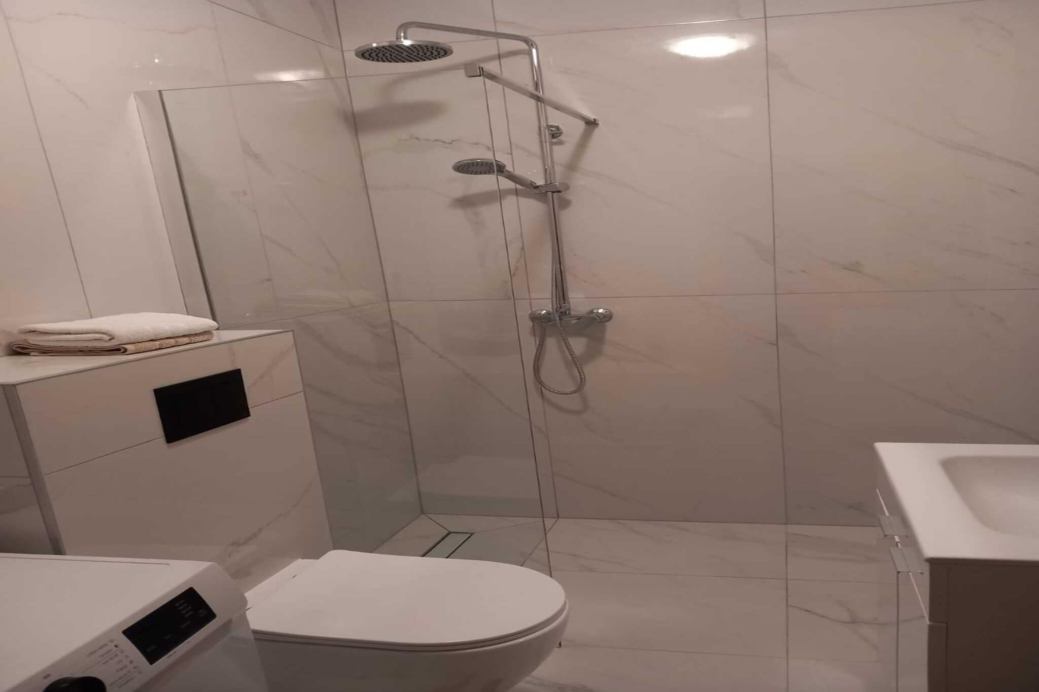 Apartments Kalajzic - Two Bedroom Apartment with Garden and Terrace(A2) (ST)-Salle de bain