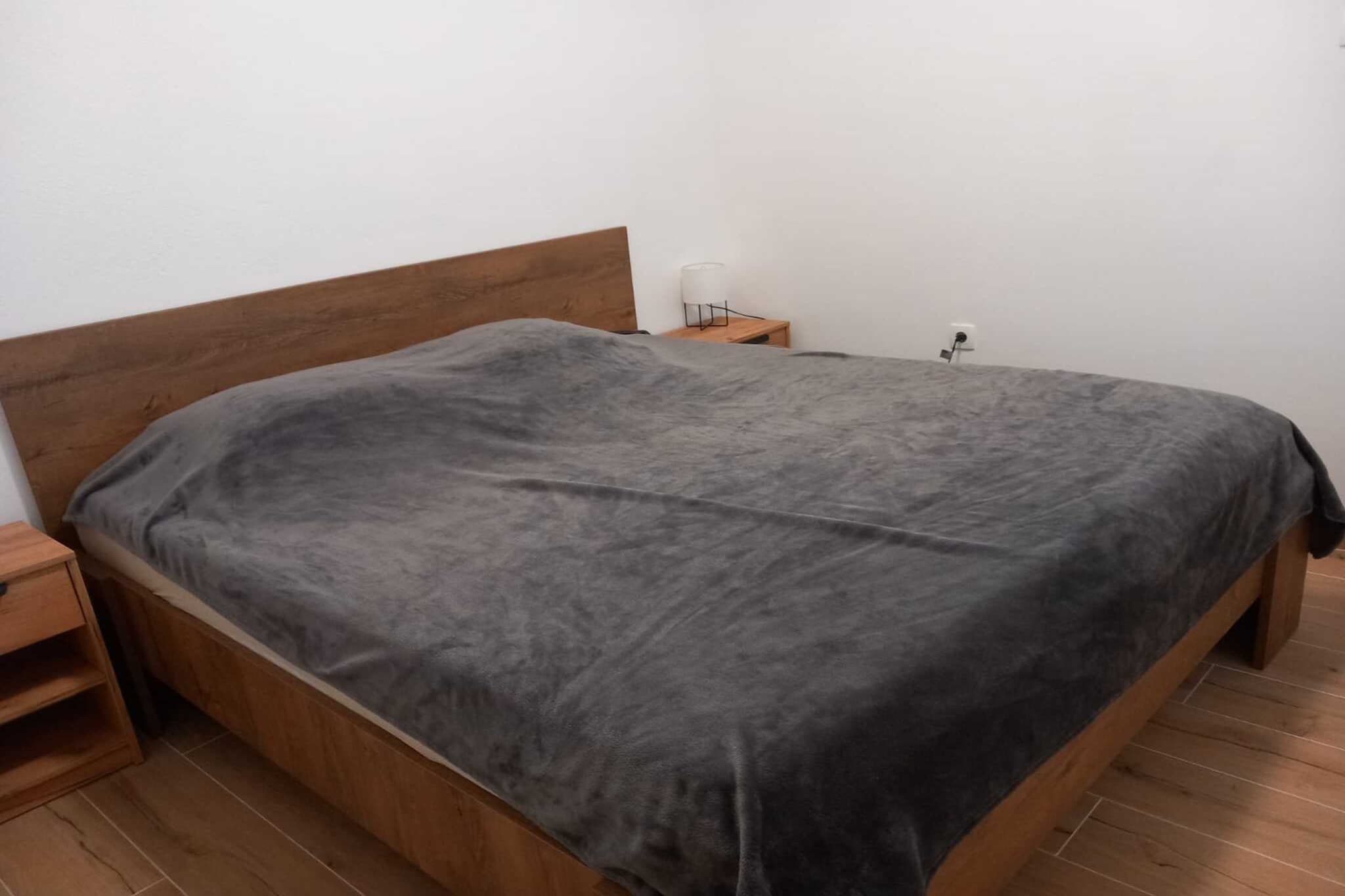 Apartments Kalajzic - Two Bedroom Apartment with Garden and Terrace(A2) (ST)-Chambre