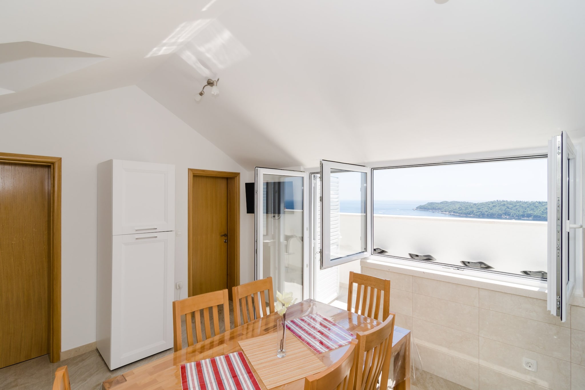 Apartments Villa Ari- Three Bedroom Apartment with Balcony and Sea View - Attic-Eetkamer