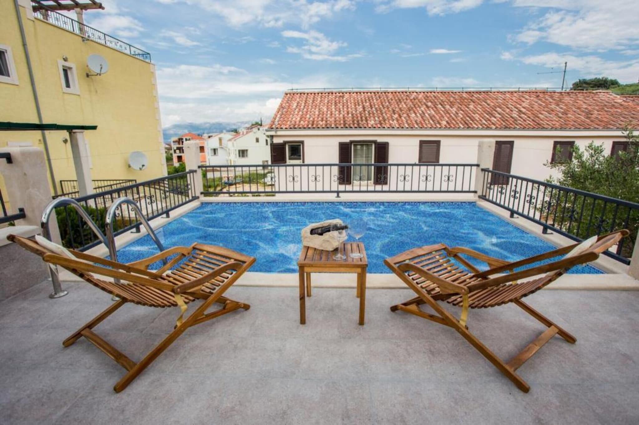 Villa Suzy Lux- Duplex Two Bedroom Villa with Swimming Pool and Sea View-Wellness