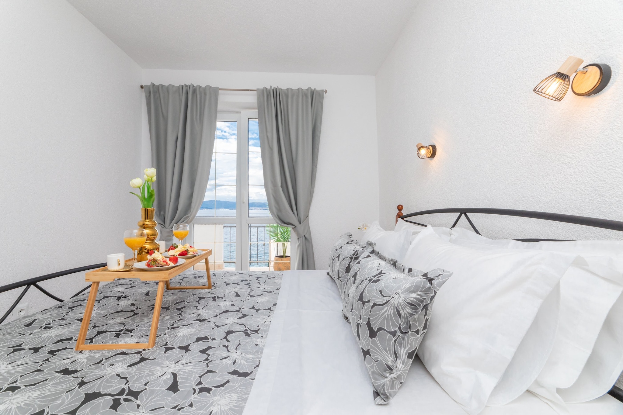 Apartments Tino- Two Bedroom Apartment with Terrace and Sea View(A2)-Bedroom
