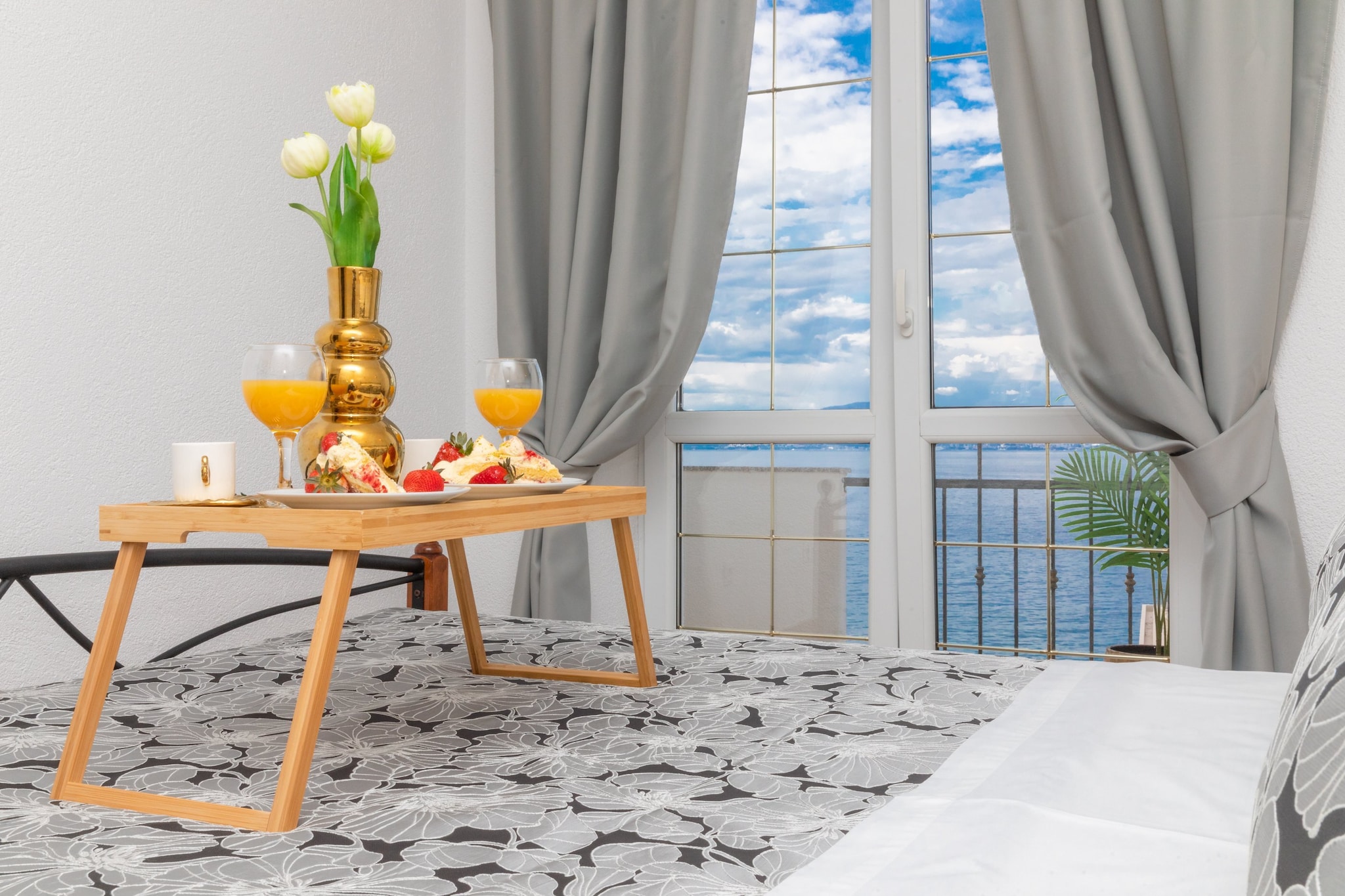Apartments Tino- Two Bedroom Apartment with Terrace and Sea View(A2)-Bedroom