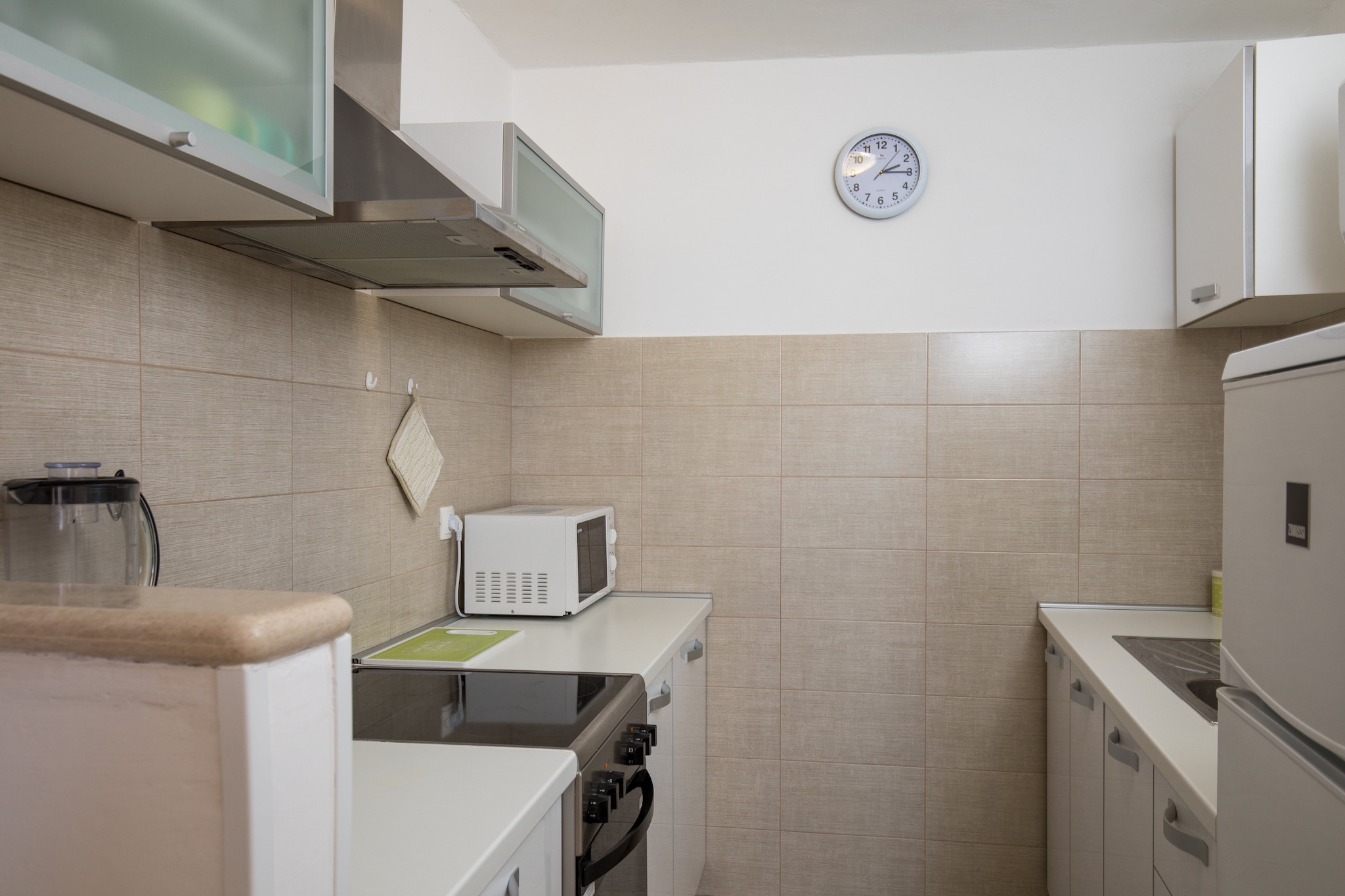 Apartment Meet & Greet is located in Gruž , approximately 800 meters from Dubrovnik main bus station and ferry port.
Luggage storage before check in and after check out are available, so that you can explore the area a bit more before departure.
Paid public parking is available of site, reservation is not possible and charges are applicable.
This lovely studio apartment is a perfect fit for up to two persons.
It features free WiFi, flat-screen cable TV and air conditioning. Kitchen is well equipped and comes with dining area. Private bathroom includes with shower, hair dryer and free toiletries. The guests can enjoy the view of the city and sea from the furnished terrace with seating area.
Washing machine and ironing facilities are at guests disposal.
Due to the property's excellent location, everything you may need for a pleasant stay can be reached in a proximate distance.
Grocery store, green market, restaurants, cafes, bakeries and ATM's can be reached by foot in 10 minutes. It is 2,5 km from Lapad Bay with its beautiful beaches.
The nearest bus station is within walking distance from the apartment, with buses passing frequently and less that 10 minute ride to the Old Town, or 30 minute walk.
The nearest airport is in ÄŒilipi 21.5 km from the apartment.