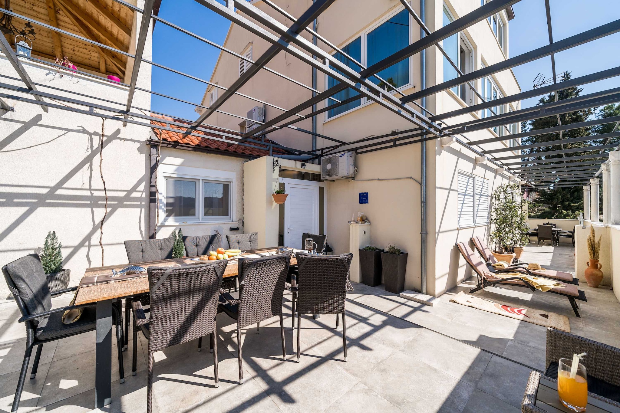 Villa Luciana Residence - Five-Bedroom Villa with Two Pools and Spa Center-Buitenlucht