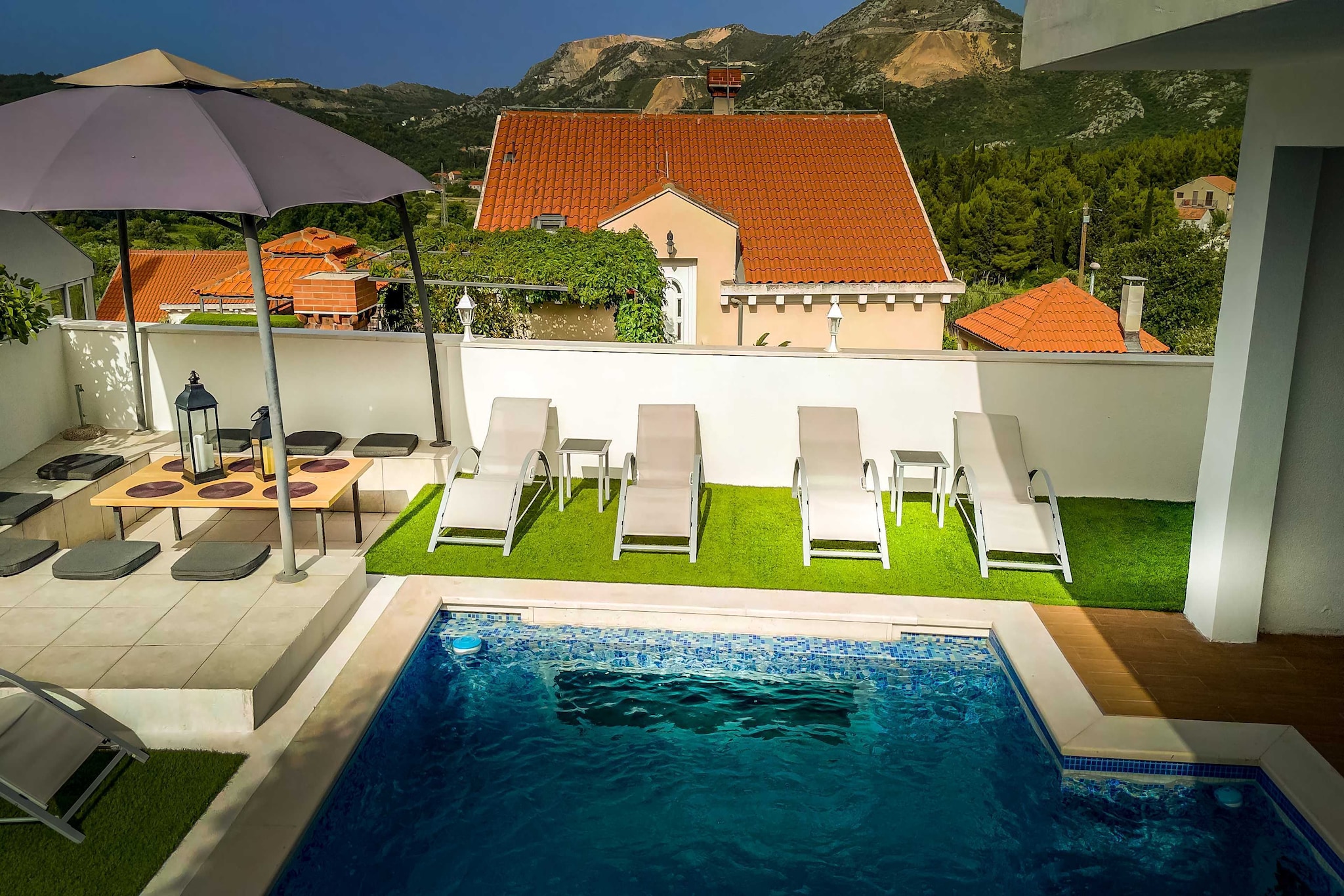 Villa Luciana Residence - Five-Bedroom Villa with Two Pools and Spa Center-Buitenlucht