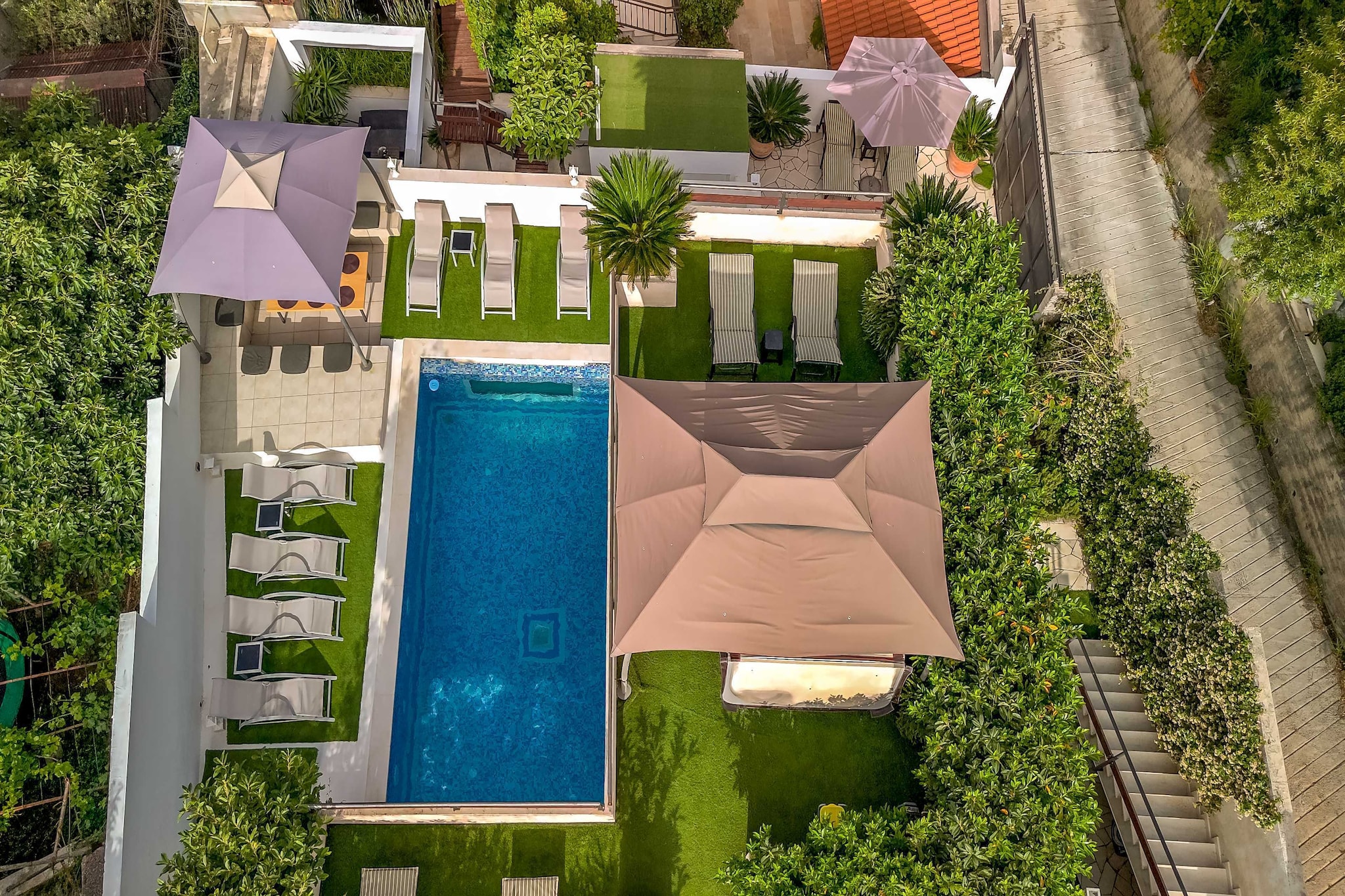 Villa Luciana Residence - Five-Bedroom Villa with Two Pools and Spa Center-Buitenlucht