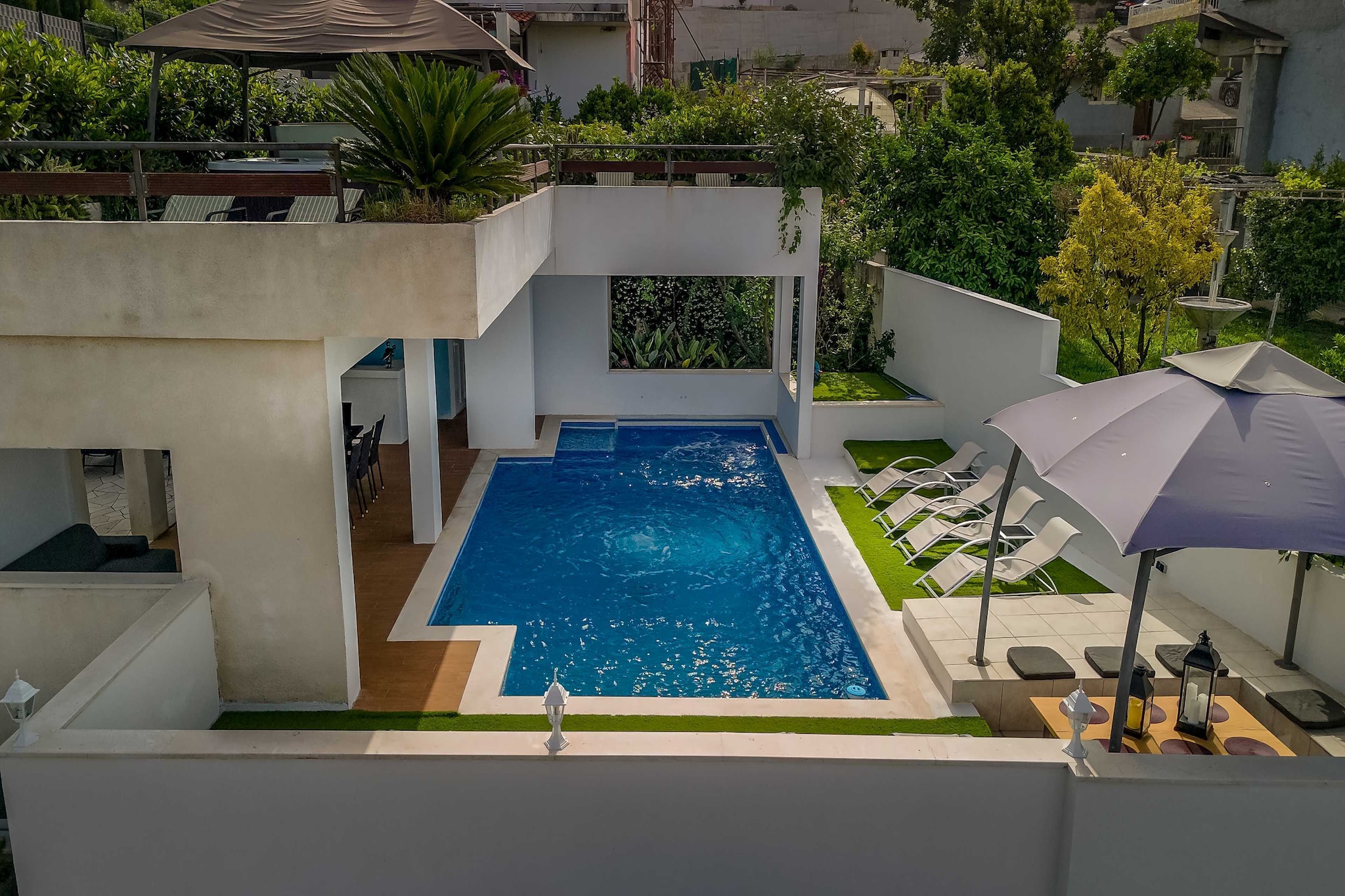 Villa Luciana Residence - Five-Bedroom Villa with Two Pools and Spa Center-Buitenlucht