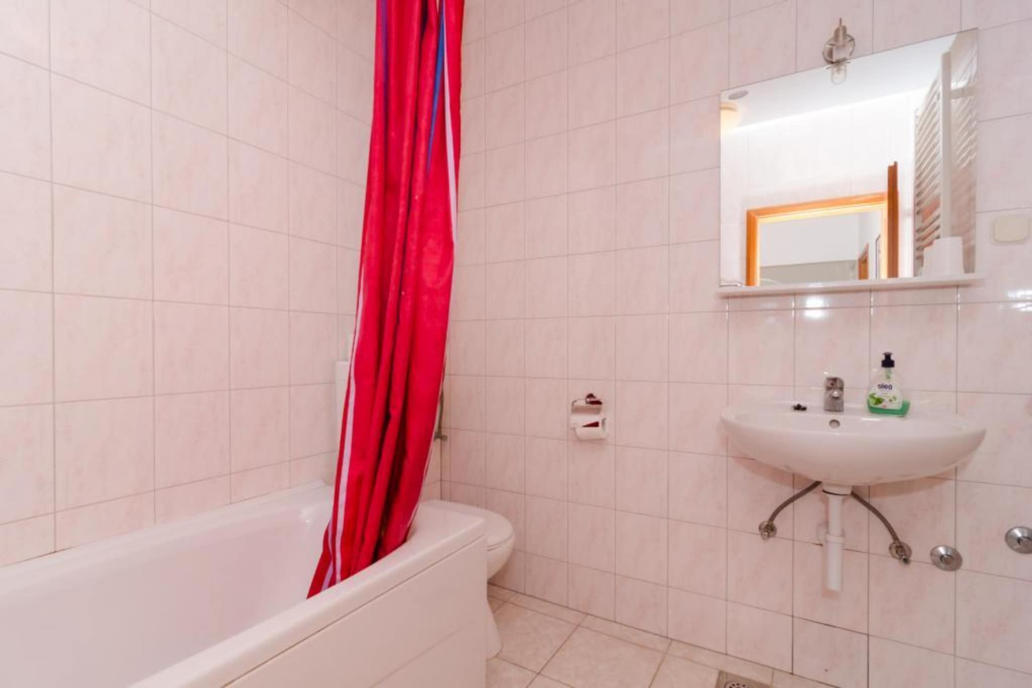 Apartments Plavac Mali- Comfort One Bedroom Apartment with Terrace and Sea View-Badkamer