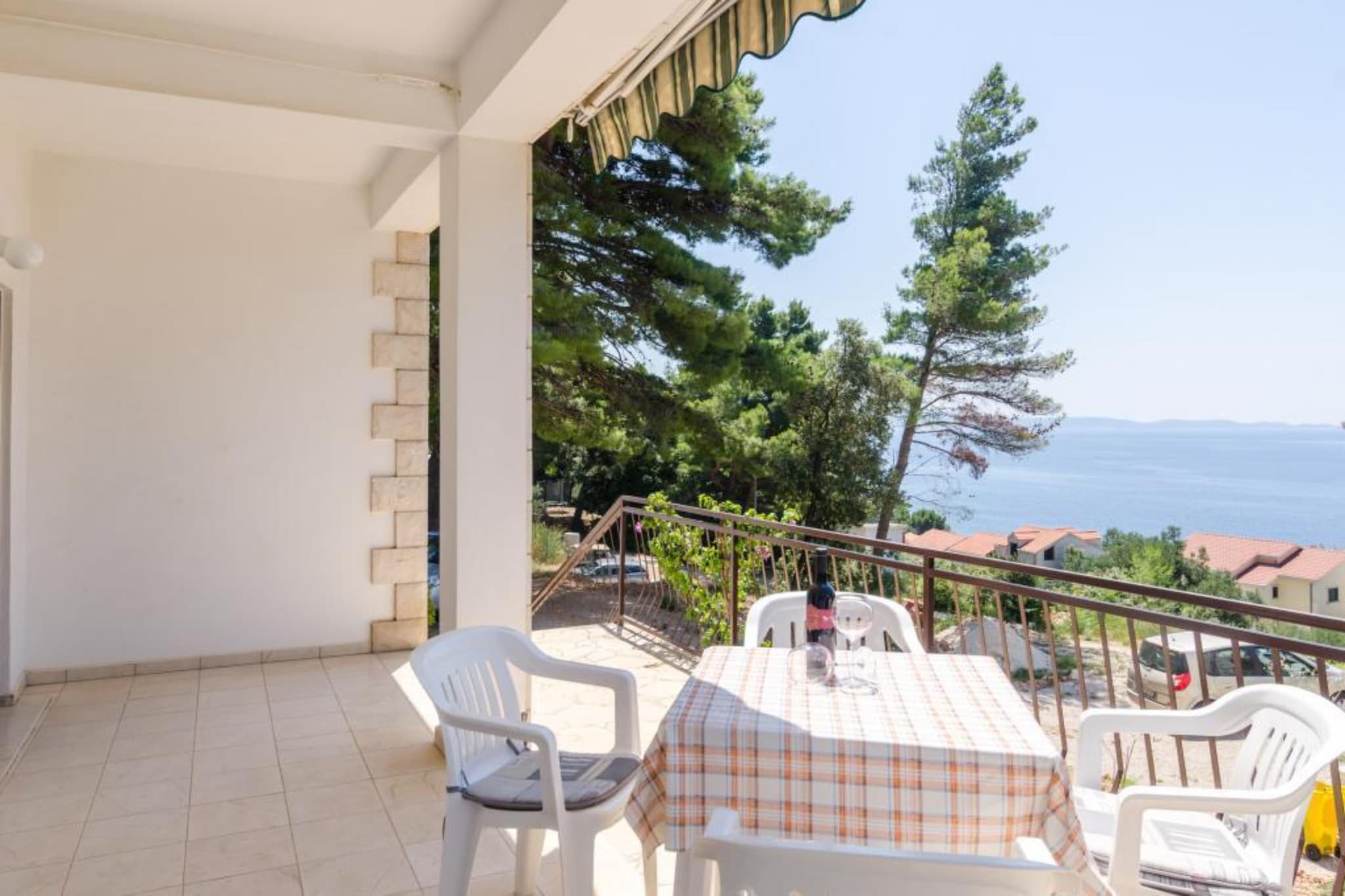 Holiday Home Blue Vineyard- Three Bedroom House with Terrace and Sea View