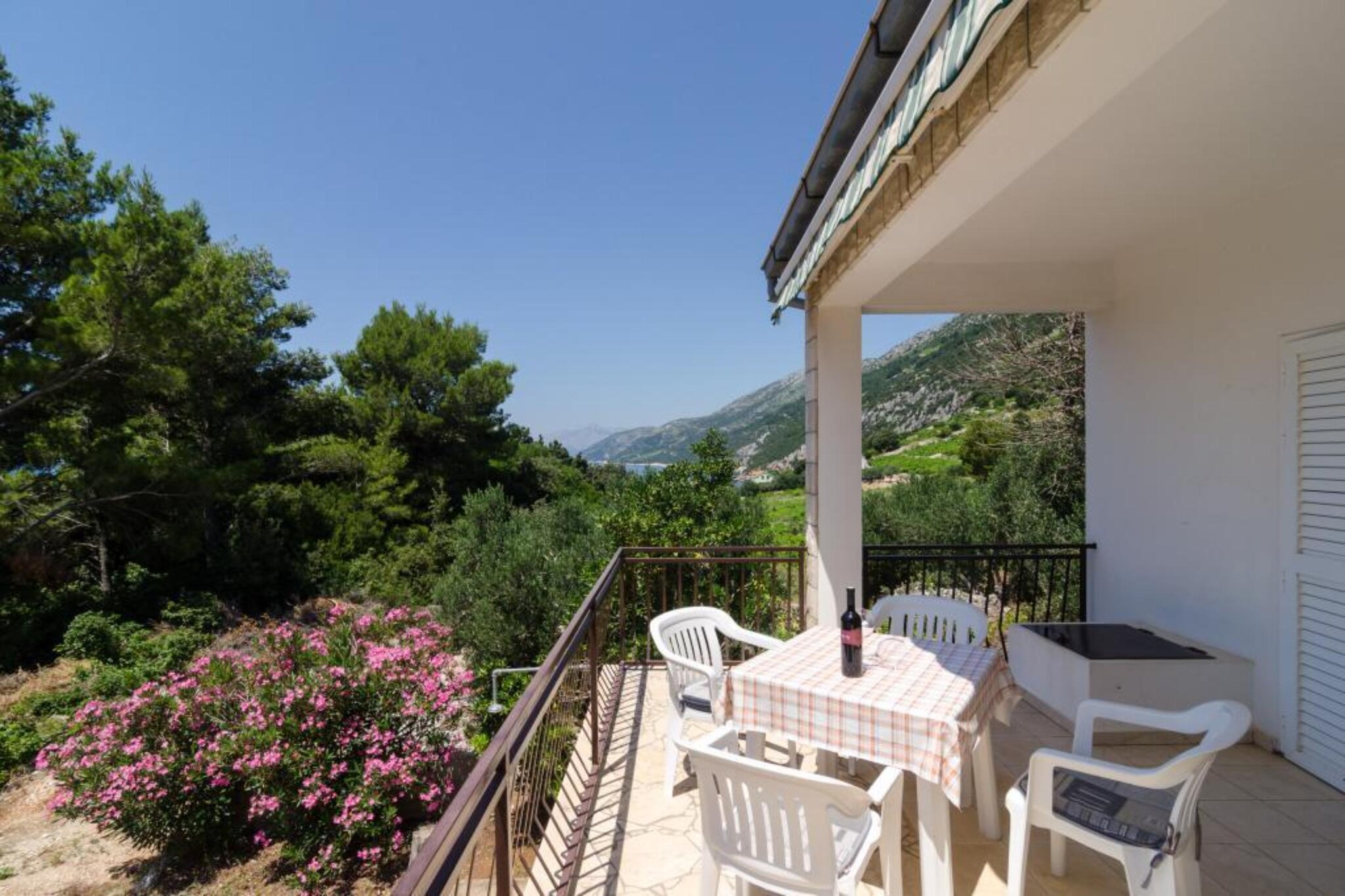 Holiday Home Blue Vineyard- Three Bedroom House with Terrace and Sea View-Terrasbalkon