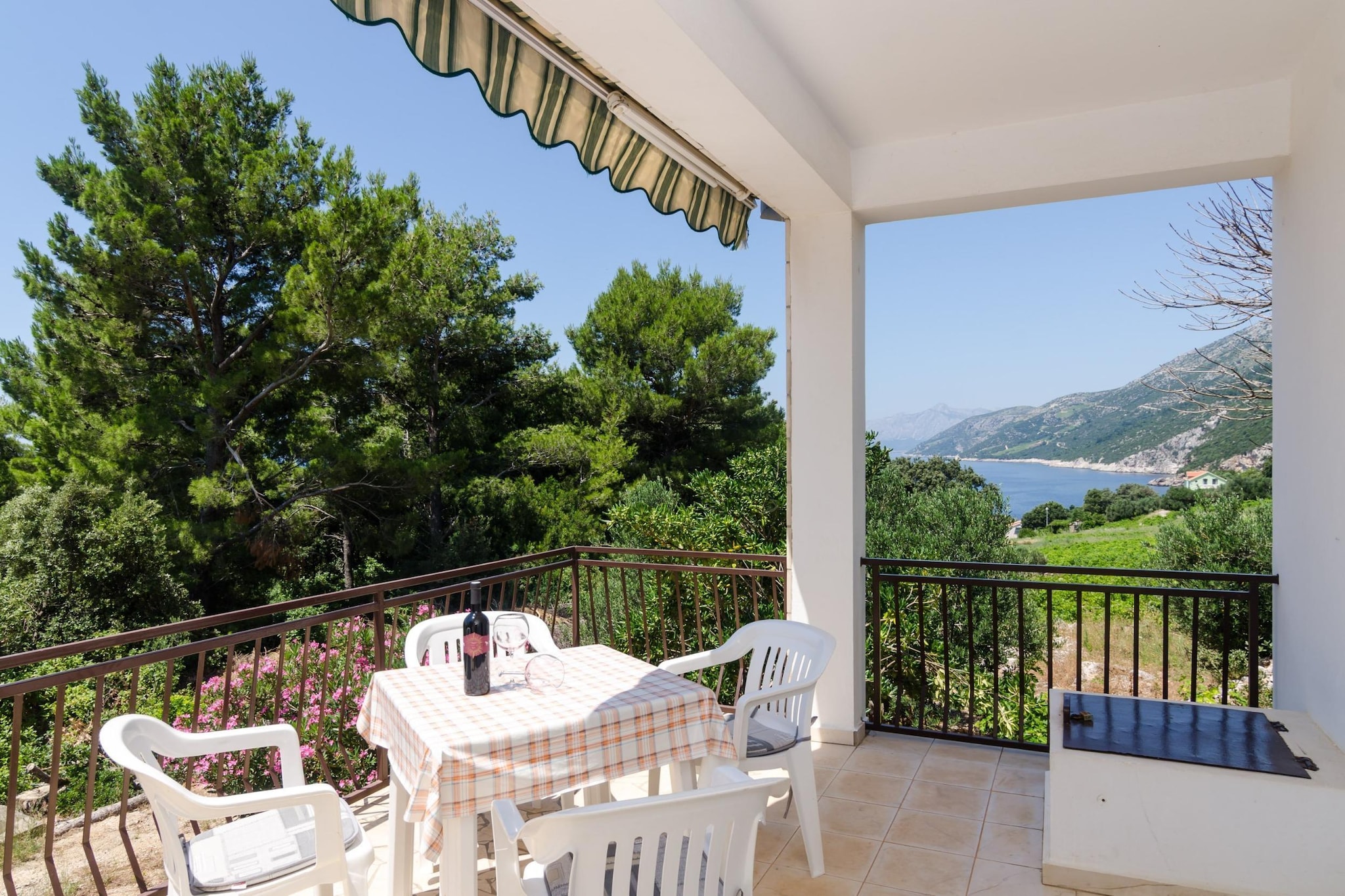 Holiday Home Blue Vineyard- Three Bedroom House with Terrace and Sea View-Terrasbalkon