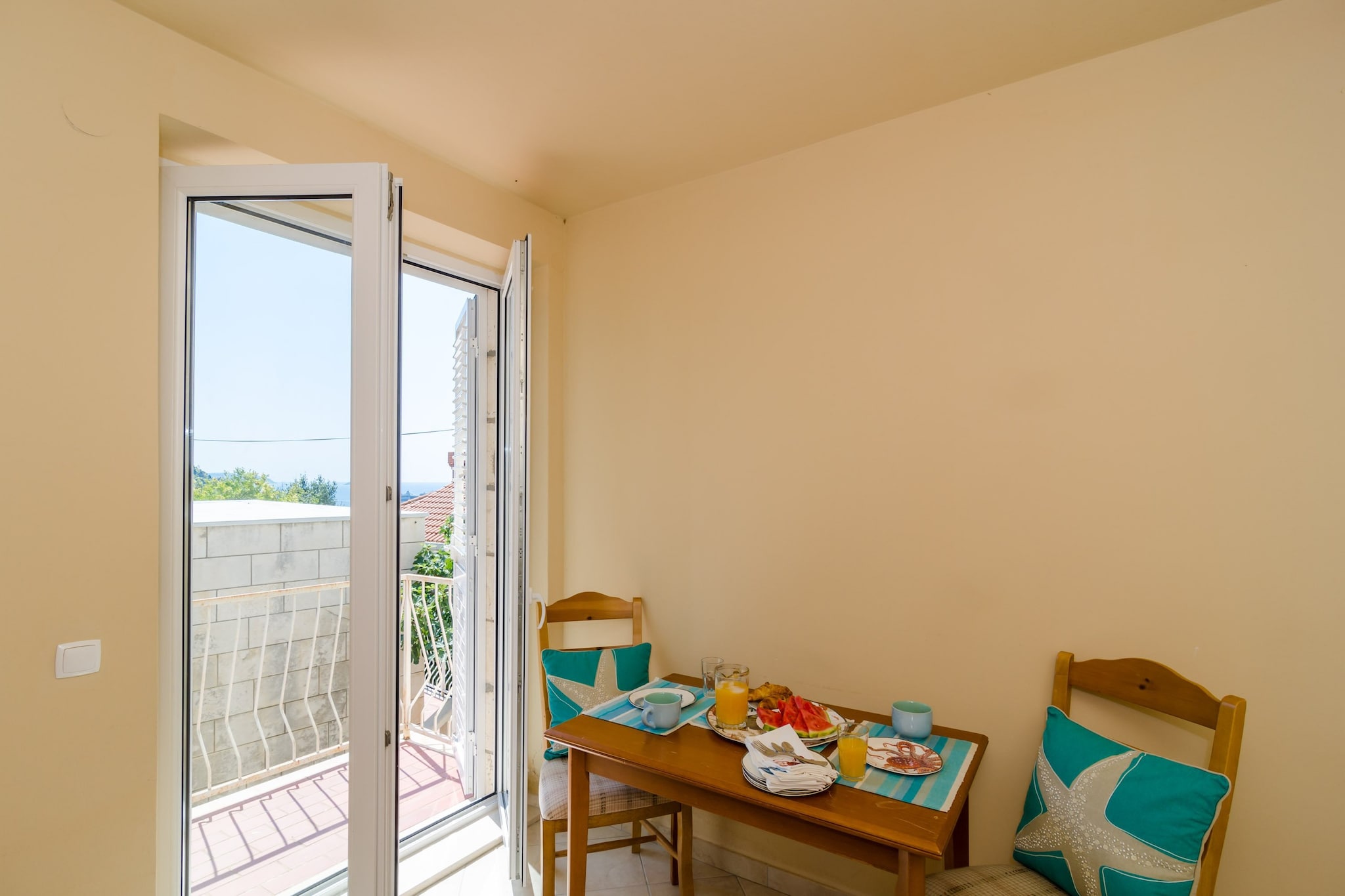Apartments Bonavista are located at Ploče, 1 km away from the Old Town (historic center). 
Guests will have unlimited access to free WiFi at the property. Parking is free, private and available on site.

Superior Two Bedroom Apartment with Balcony and Sea View features two bedrooms with air conditioning. Kitchen features dining table and it contains refrigerator, oven, water kettle, microwave and a dishwasher.

There is also a TV and free WiFi for guests. 

Bathroom has shower tub and washing machine.

Balcony with seating area and magnificent sea and Old town view is available for guests.

Apartments Bonavista are 1 km away  from the Old Town (historic center). The nearest beach, famous Banje beach, is 400 m away from the property. 

The UNESCO-protected center (1 km away) is known for its architecture and guests can explore its numerous sights, such as the Town Walls and Stradun Promenade. There are also many picturesque cafes and restaurants that invite to relax, as well as beaches, bars and shops. Everything you may need can be reached in 13 minutes walk.

Dubrovnik Bus Station and Ferry Port, connecting the mainland with various Dalmatian islands are 6,5 km away from the property, while Dubrovnik Airport is 19 km away.