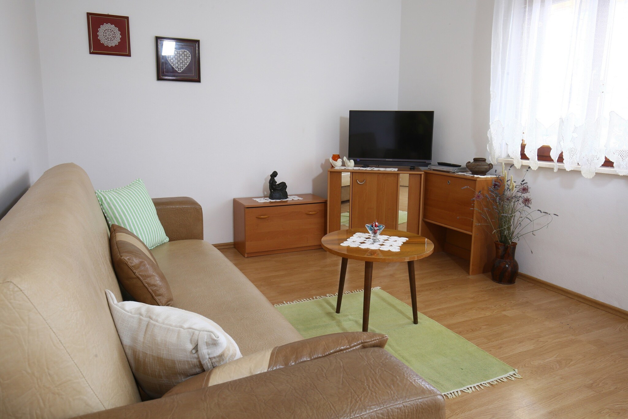 Apartments Boro are located on the Island of Brac, a quiet Island with rich cultural and historical heritage, beautiful beaches and scenery. Apartments Boro offer three accommodation units, two double bedroom and one three-bedroom apartment. Free private parking is provided, reservation is not required, luggage storage is possible prior check in and after check out, so you can explore the island a little more before your departure. Pets are allowed, but with additional charge( 5 euros).
This lovely two bedroom apartment can comfortably accommodate up to 5 persons.
It features Wi-Fi, air-conditioning, fully equipped kitchen, living room with sitting area and modern bathroom with shower and hair dryer.
Furnished terrace with sea view is at guests disposal.
The accommodation is located 150 meters from the beach. Cafe bars, restaurants, grocery stores are 50 m from property and gas station, bus stop and ferry port are all within 4 km from the property. The guest can also get the information about the island and events on it from the tourist information desk, which is only 15 minutes of walk from the apartment. If needed there is pharmacy and ambulance within 3 km meters, same as post office.
Supetar ferry port is 7km away, while Brač airport is 24 km away from the accommodation.