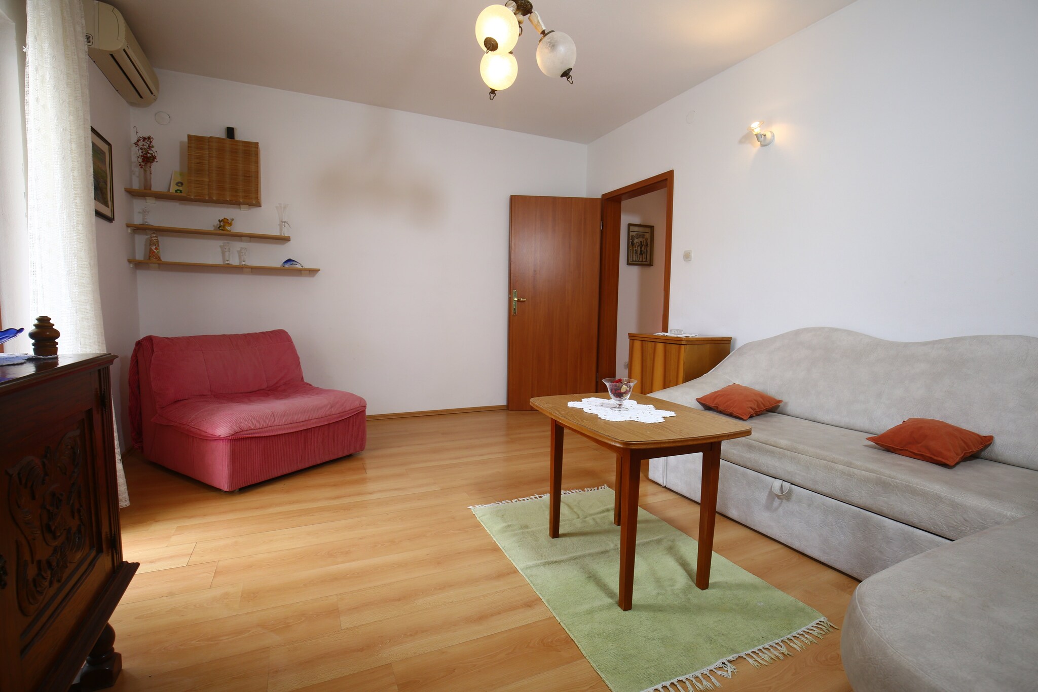 Apartments Boro are located on the Island of Brac, a quiet Island with rich cultural and historical heritage, beautiful beaches and scenery. Apartments Boro offer three accommodation units, two double bedroom and one three-bedroom apartment. Free private parking is provided, reservation is not required, luggage storage is possible prior check in and after check out, so you can explore the island a little more before your departure. Pets are allowed, but with additional charge( 5 euros).

This bright two bedroom apartment can comfortably accommodate up to 5 persons.
It features  Wi-Fi and air-conditioning. Kitchen is fully equipped and comes with dining area nad  living room.  Private bathroom contains  shower and hair dryer.
Furnished terrace with sea view is at guests disposal.

The accommodation is located 150 meters from the beach. Cafe bars, restaurants, grocery stores are 50 m from property and gas station, bus stop and ferry port are all within 4 km from the property. The guest can also get the information about the island and events on it from the tourist information desk, which is only 15 minutes of walk from the apartment. If needed there is pharmacy and ambulance within 3 km meters, same as post office.

Supetar ferry port is 7km away, while Brač airport is 24 km away from the accommodation.