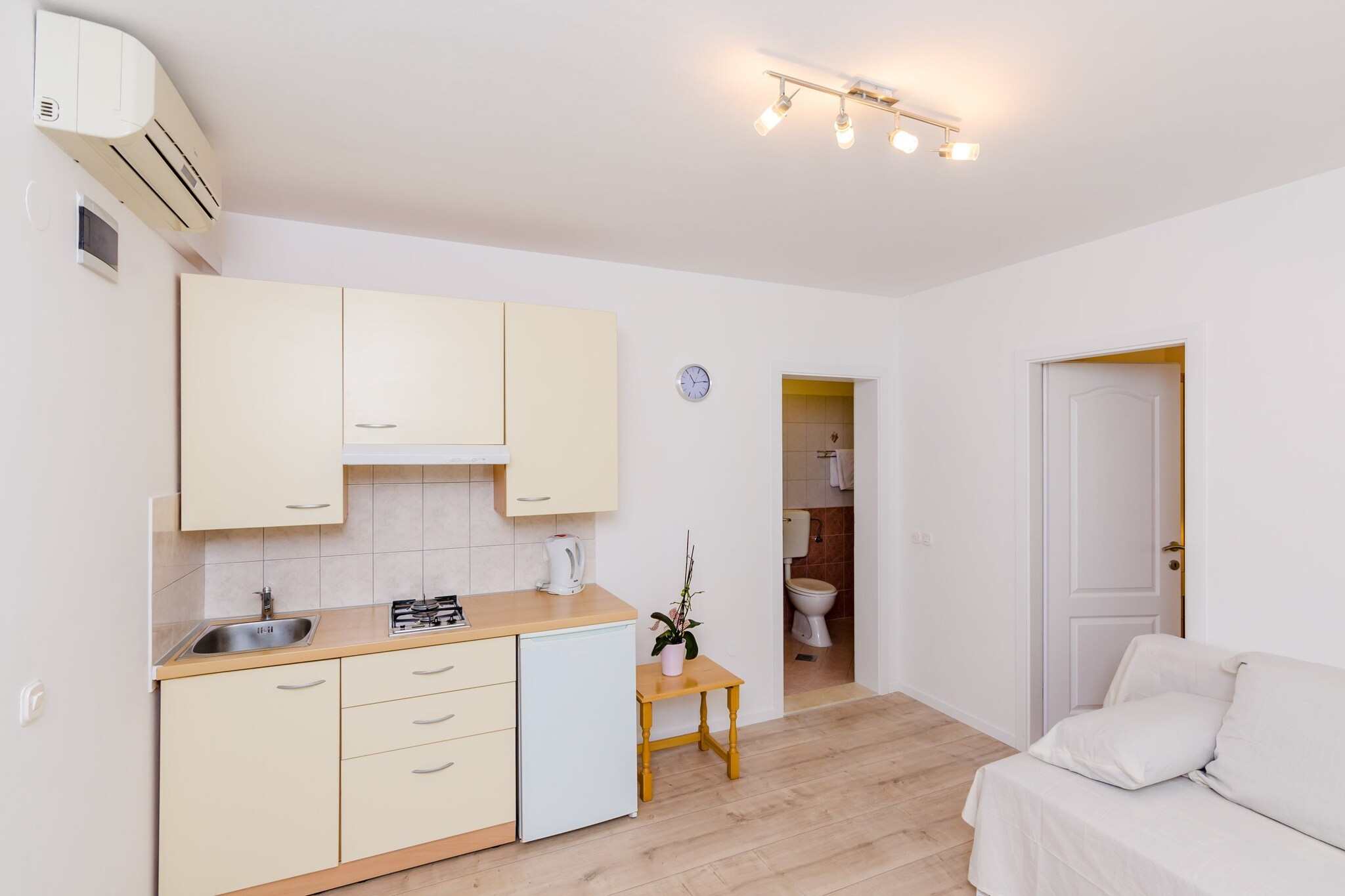 Color Apartments - One Bedroom Apartment with Terrace and Partial Sea View (Blue)