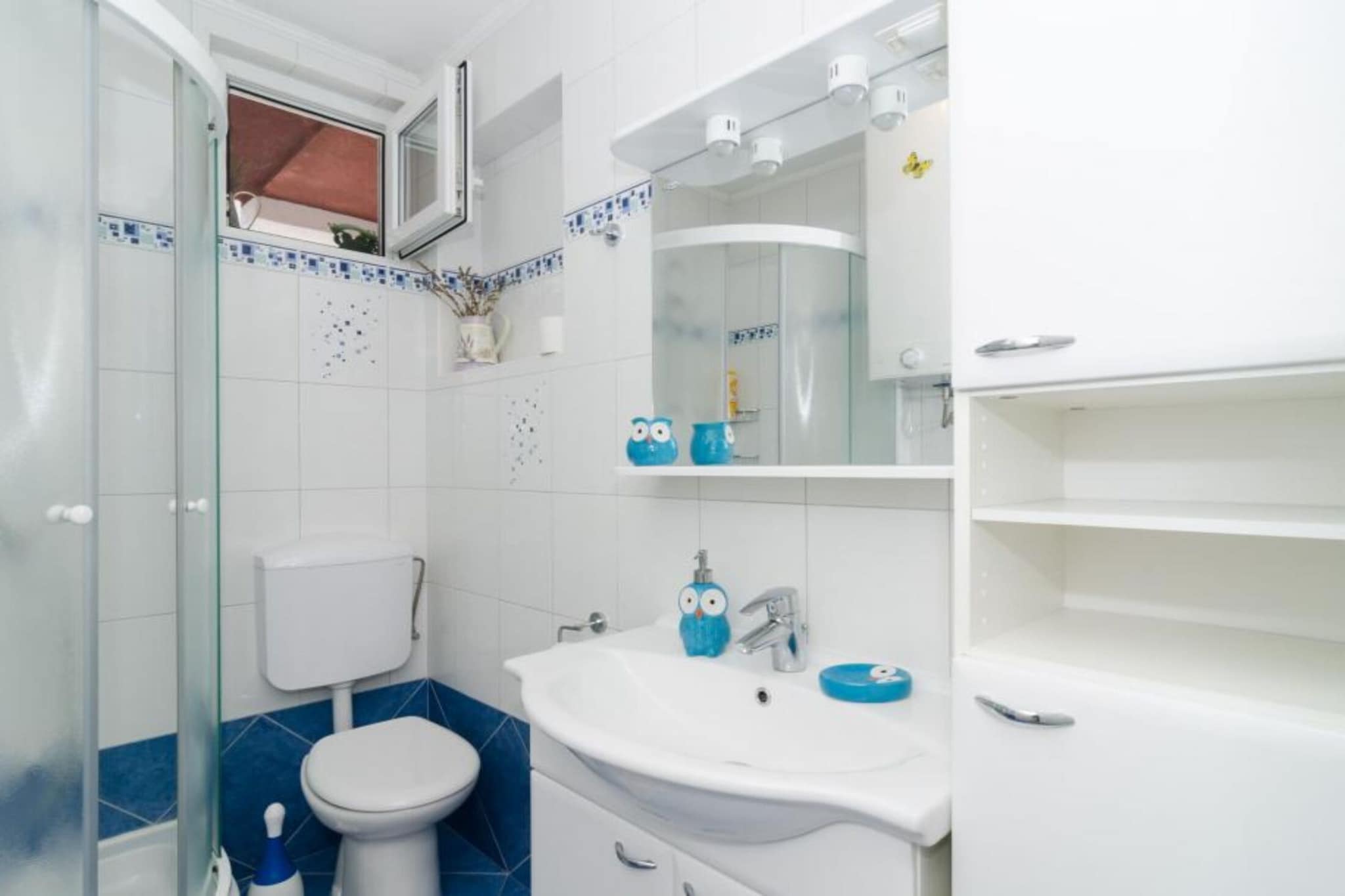 Ivo Guest House-Double Room with External Private Bathroom and Sea View (R2)-Badezimmer