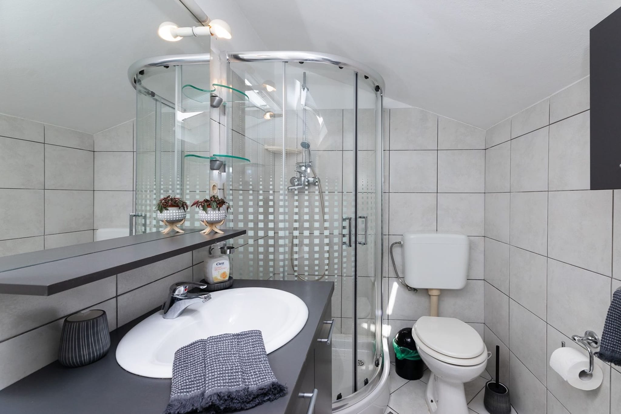 Apartments Roda - Comfort One Bedroom Apartment with Terrace (Kate) - (ST) - Badkamer