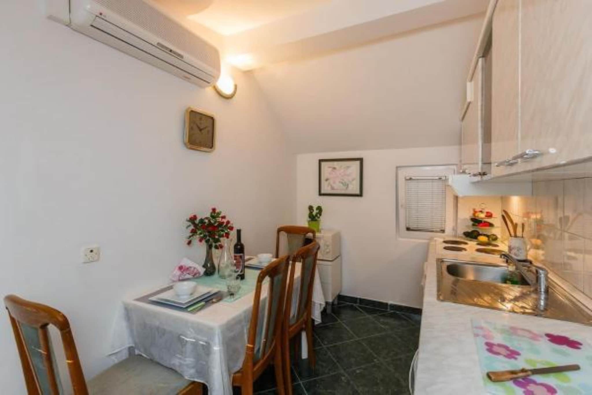 Apartments Roda - One Bedroom Apartment with Terrace (Mira) - (ST)-Eetkamer