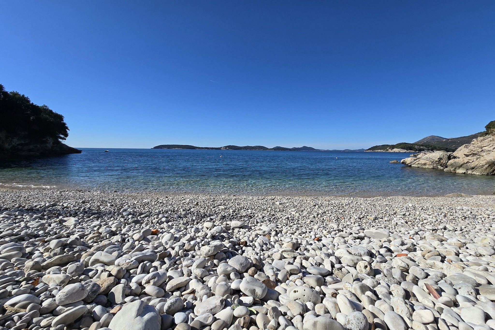 Indy's Beach Apartments- Studio Apartment with Patio and Sea View-Sfeer