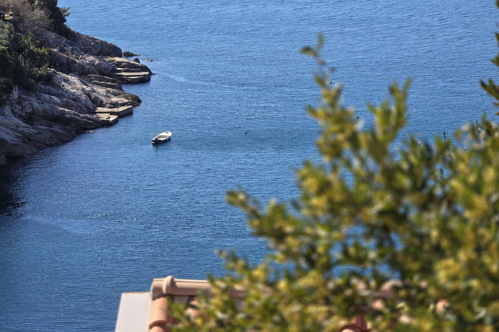 Indy's Beach Apartments- Studio Apartment with Patio and Sea View-Sfeer