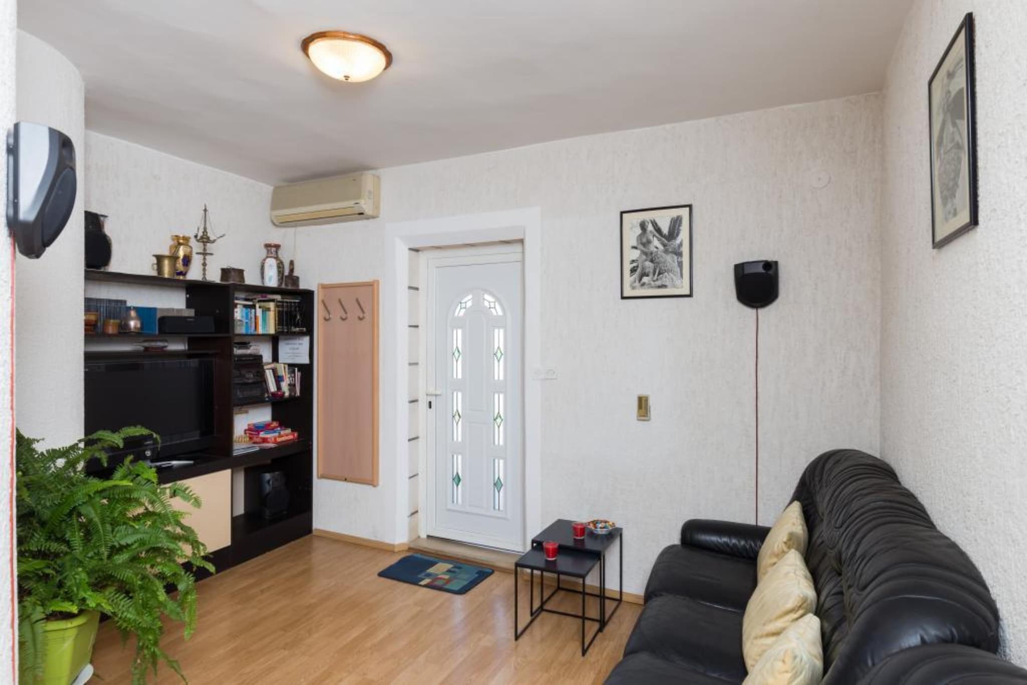 Apartment Milić - Two Bedroom Apartment with Terrace and Sea View (Sinjska 15)-Woonkamer