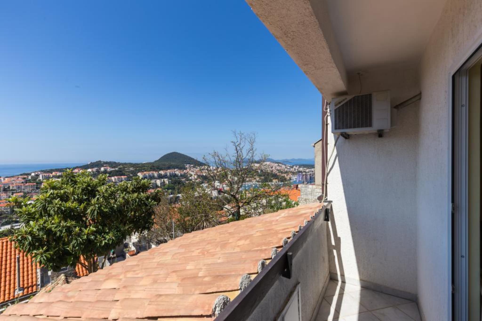 Apartment Milić - Two Bedroom Apartment with Terrace and Sea View (Sinjska 15)-Terrasbalkon