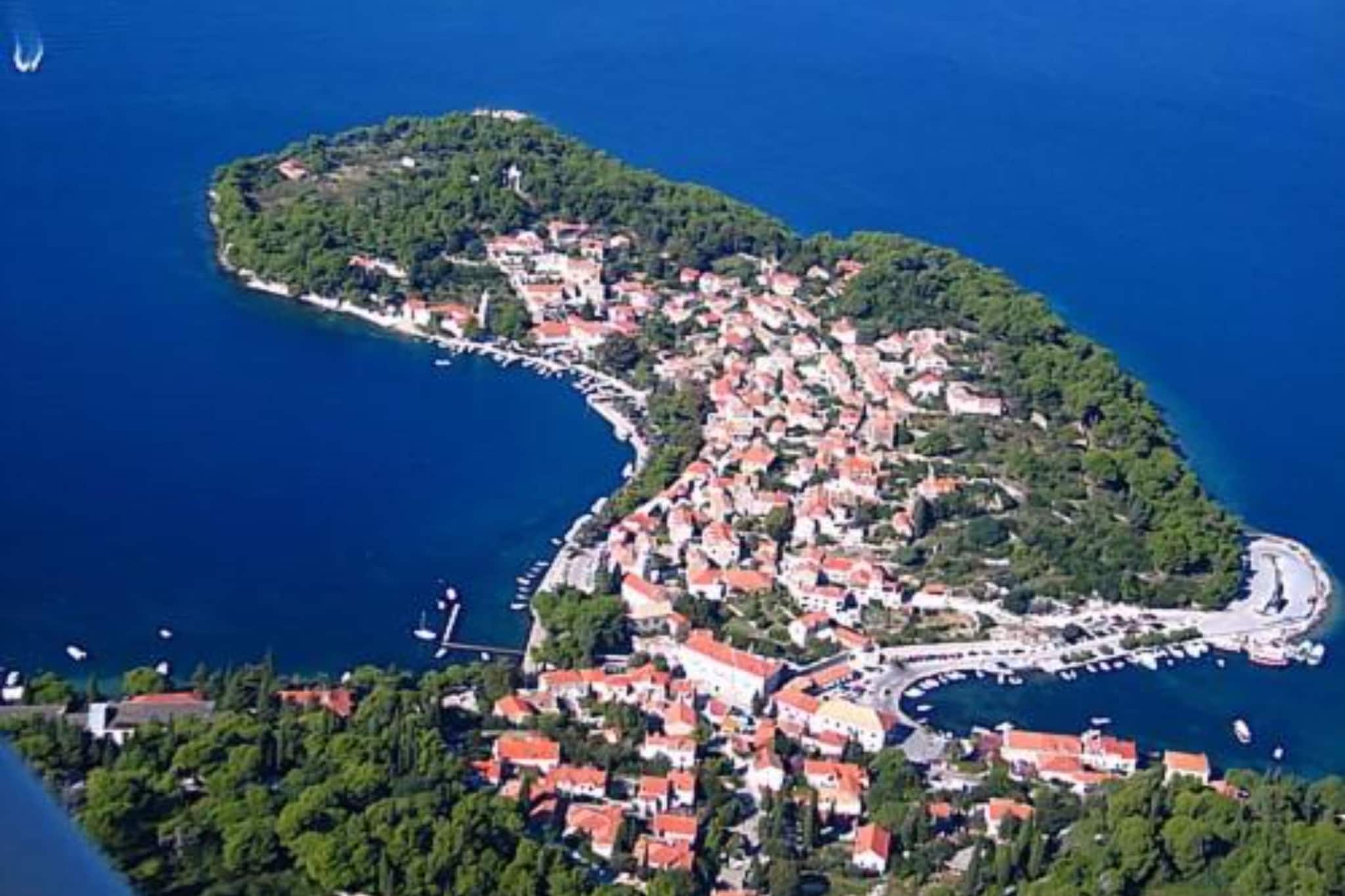 Apartments & Rooms Barišić - Standard Double Room with Balcony and Garden View (Second floor-Soba 12)-Sfeer