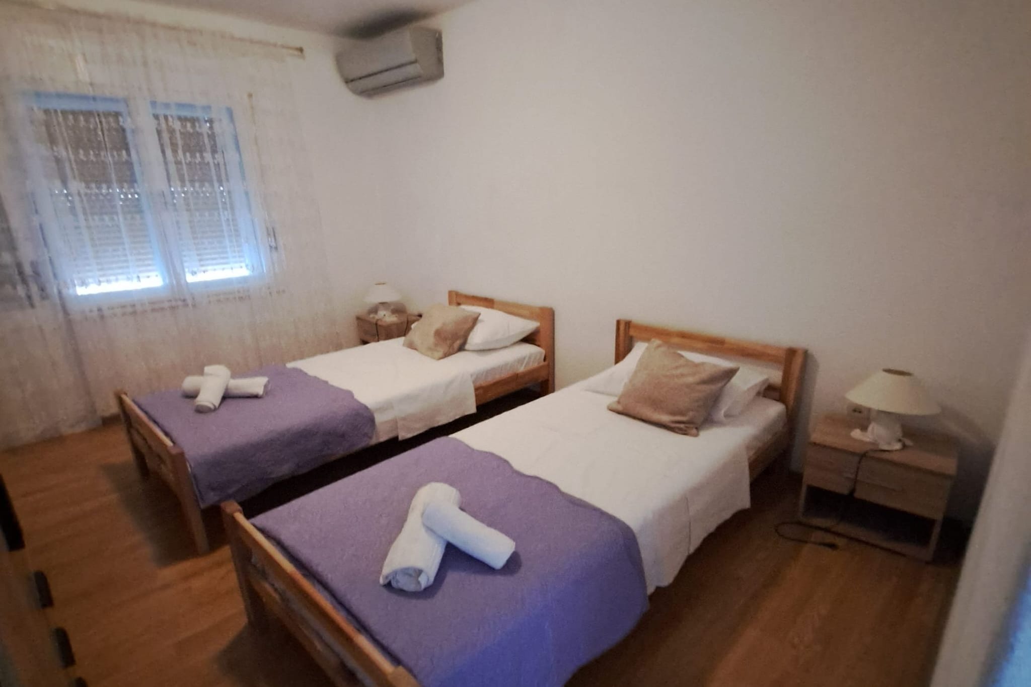 Apartment Marko (ST) - Three Bedroom Apartment with Balcony and Garden View-Chambre