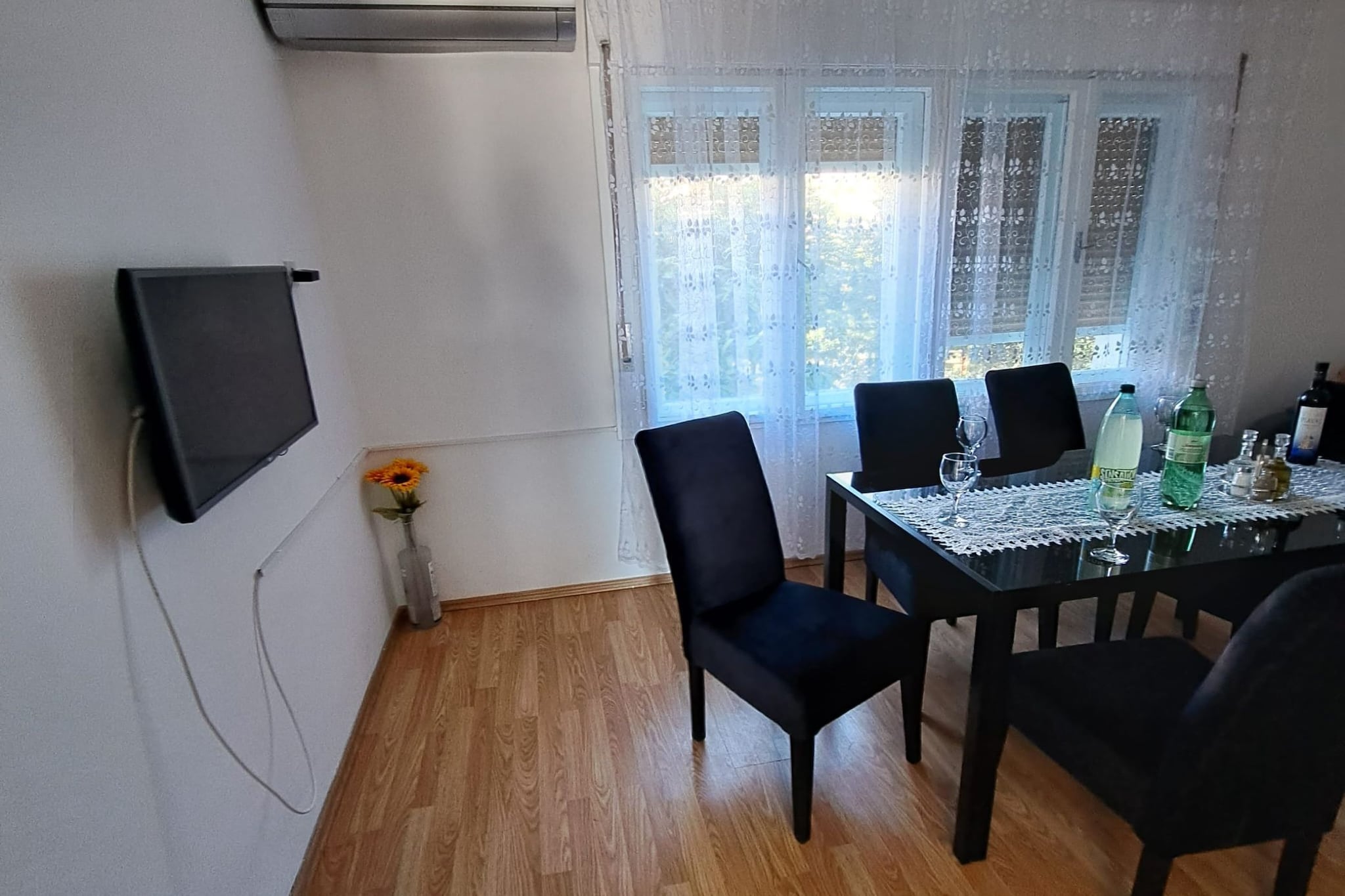 Apartment Marko (ST) - Three Bedroom Apartment with Balcony and Garden View-Cuisine