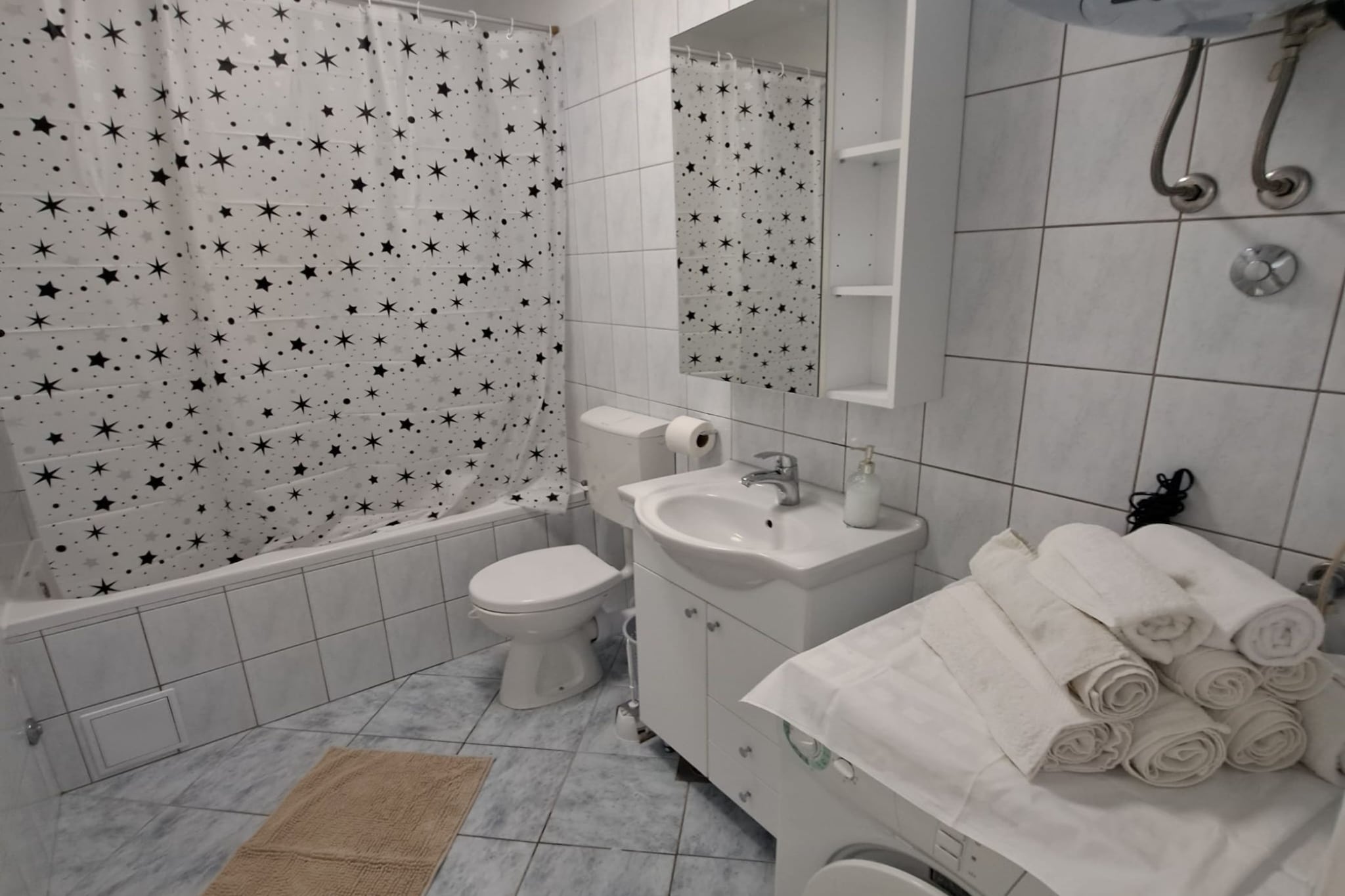 Apartment Marko (ST) - Three Bedroom Apartment with Balcony and Garden View-Salle de bain