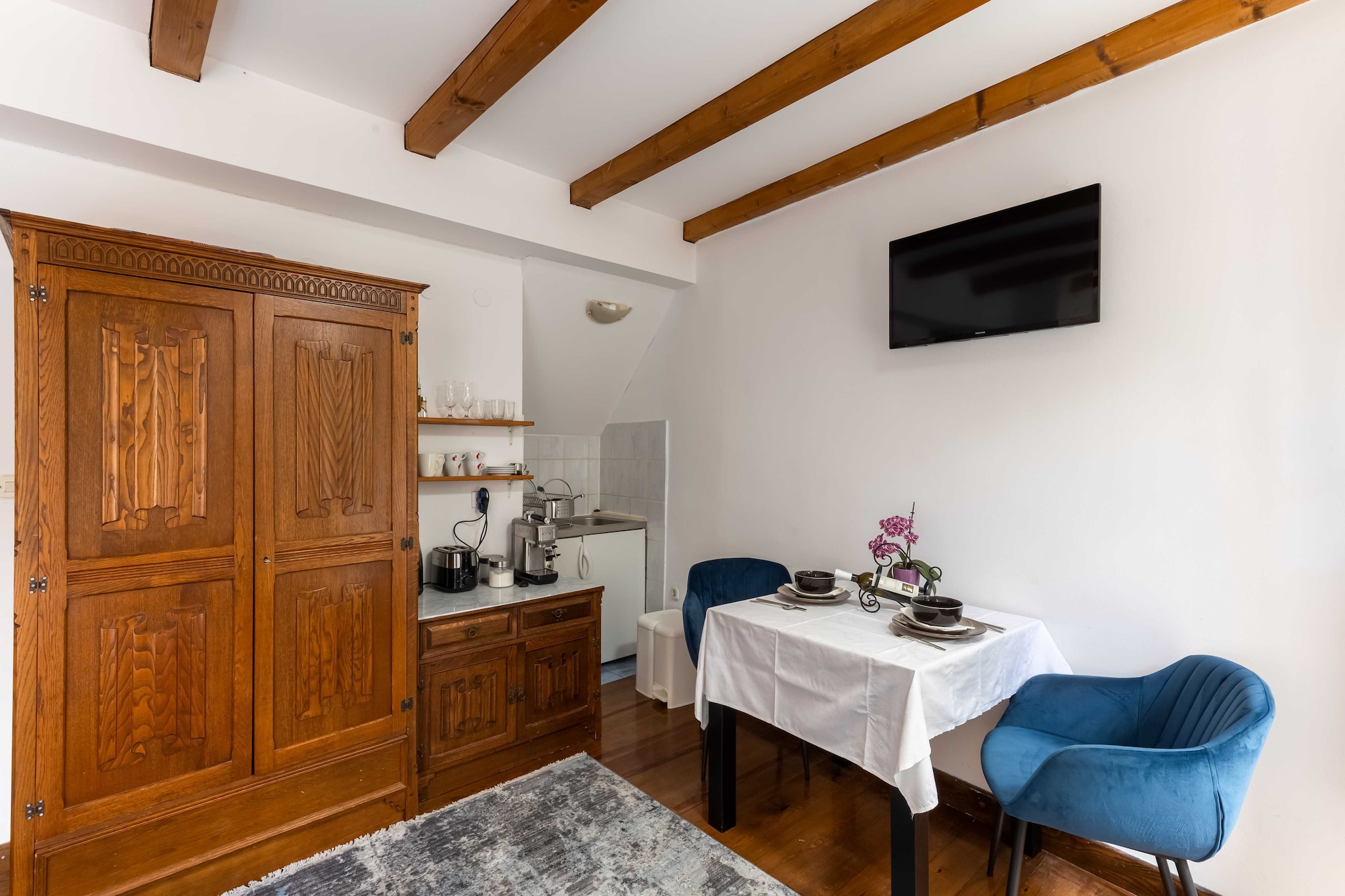 Apartment Taura -  Studio Apartment with Balcony and Old City View-Binnen