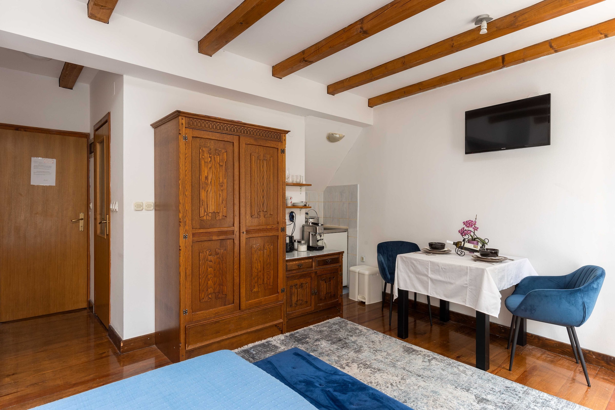 Apartment Taura -  Studio Apartment with Balcony and Old City View-Binnen