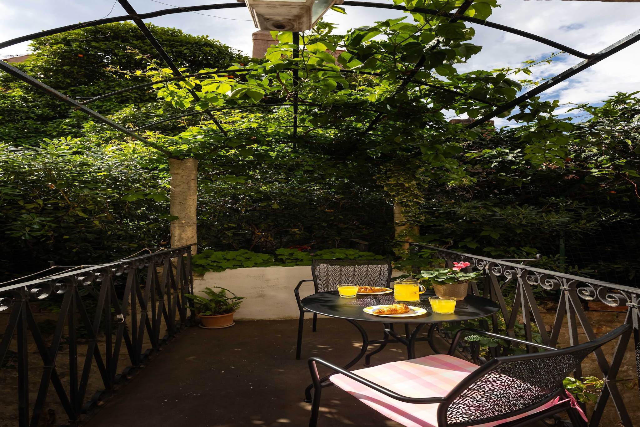 Apartment Taura -  Studio Apartment with Balcony and Old City View-Buitenlucht