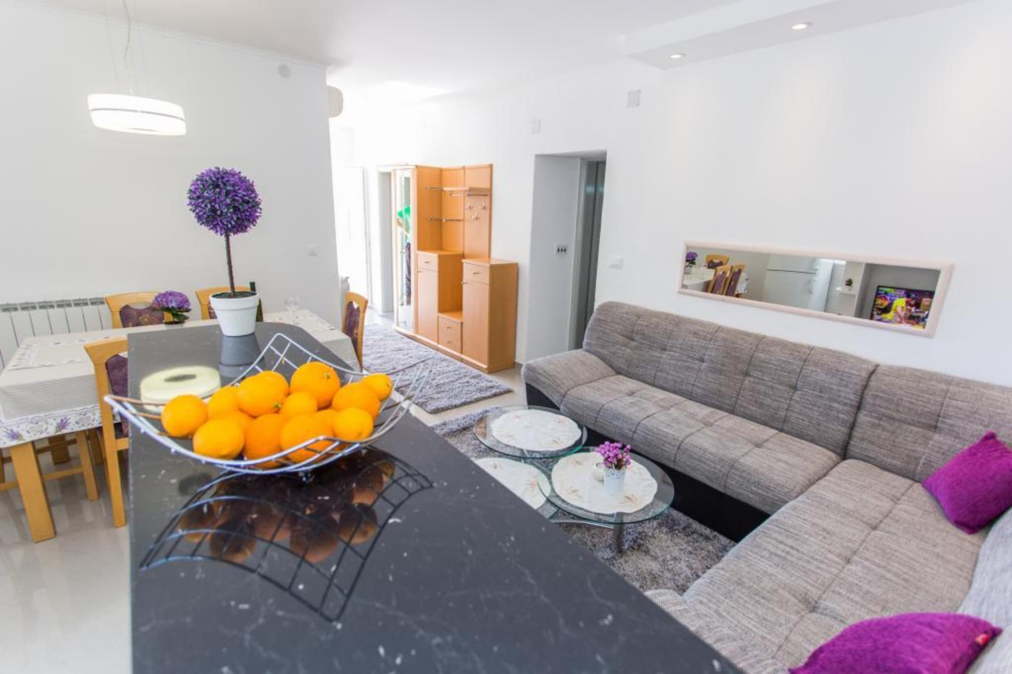 Apartment Mojaš - Two Bedroom Apartment with Terrace-Woonkamer