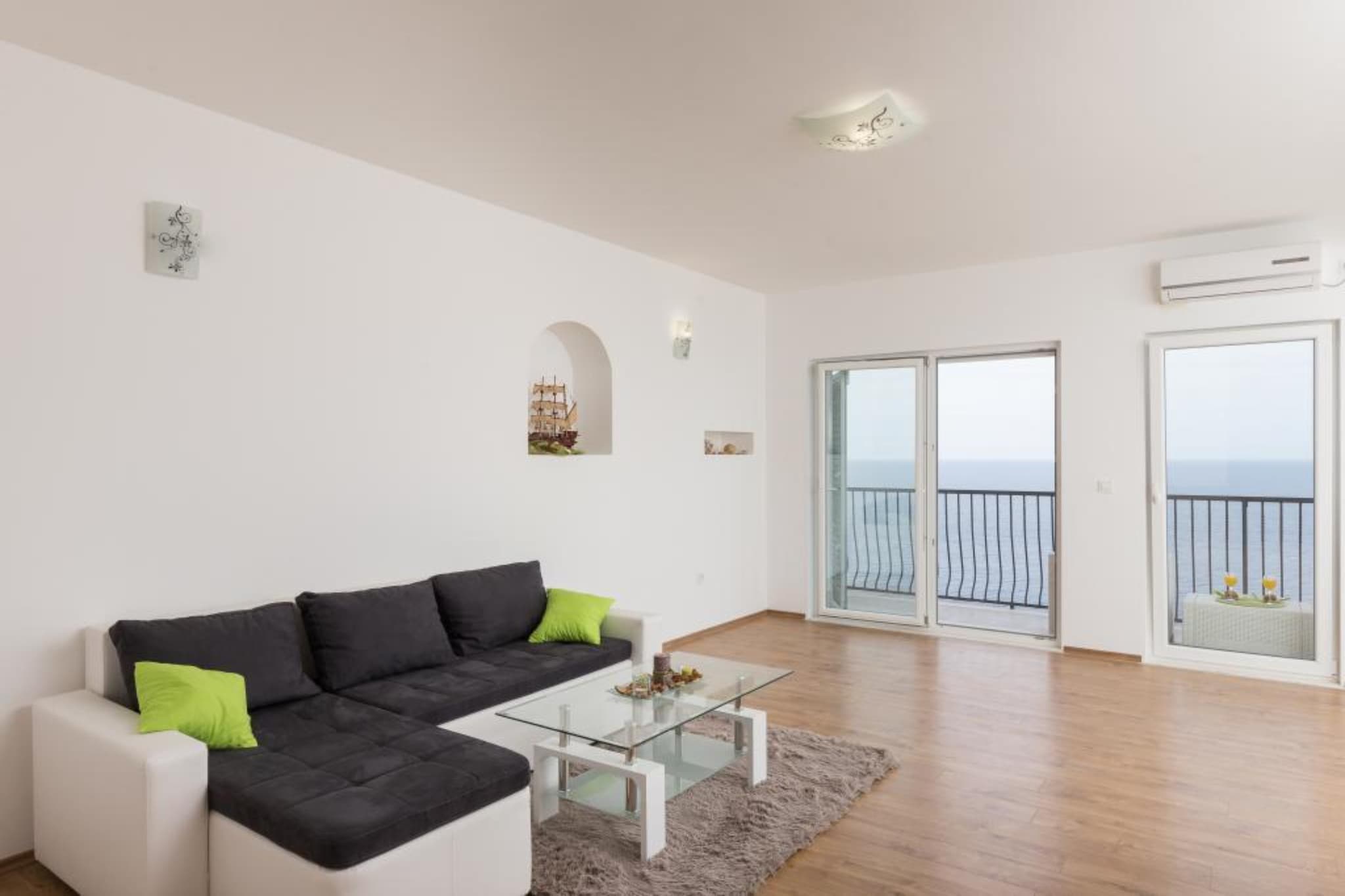 Apartment Manuela - One-Bedroom Apartment with Balcony and Sea View-Woonkamer