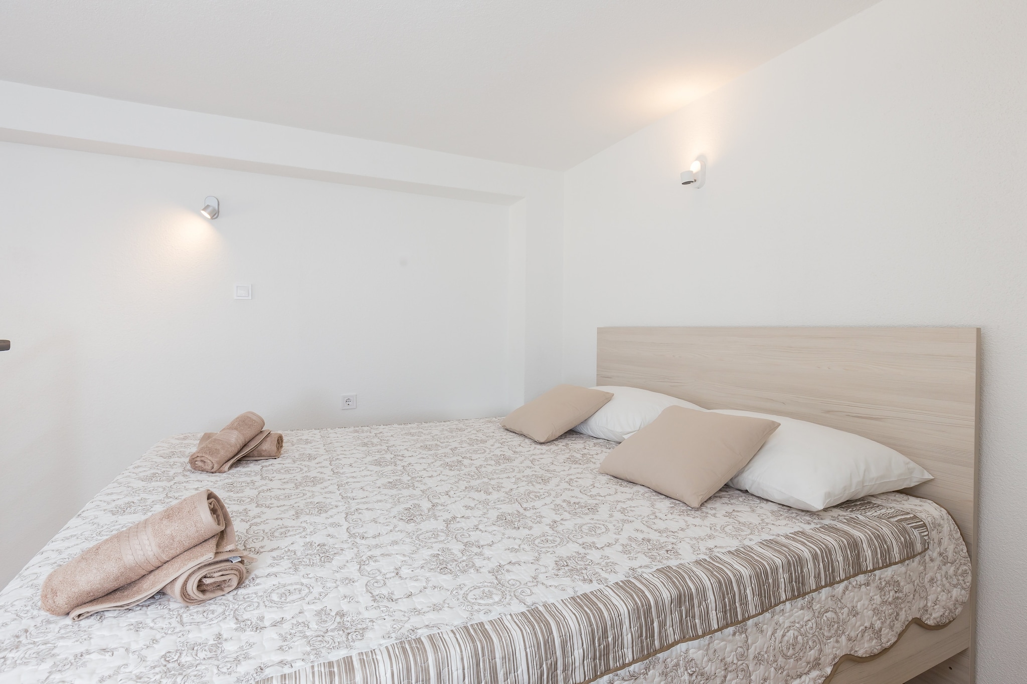 Apartments Pomet - Premium Duplex Studio with City View (Puhiera)-Slaapkamer