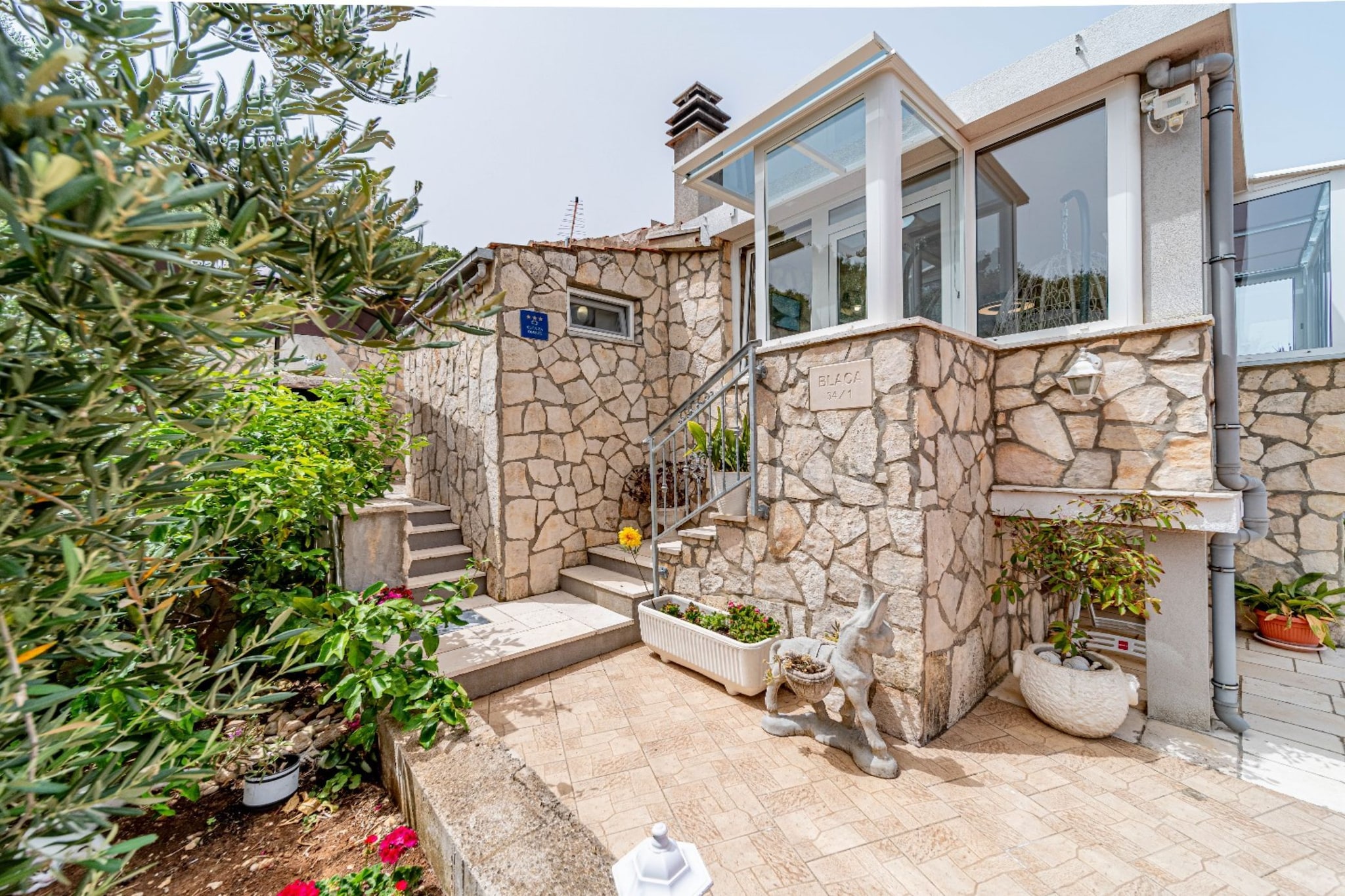 Stone House Blaca - Two Bedroom Stone House with Terrace and Sea View-Buitenlucht