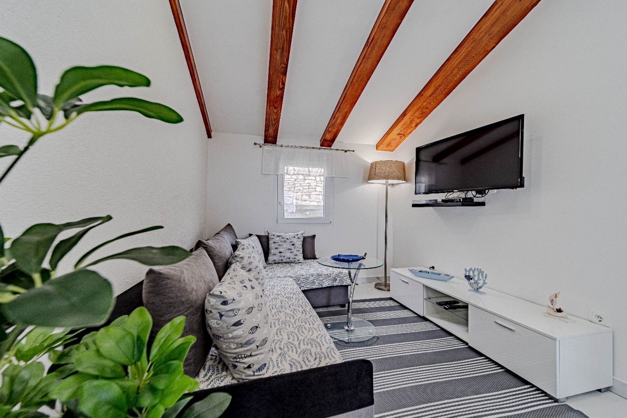 Stone House Blaca - Two Bedroom Stone House with Terrace and Sea View-Woonkamer