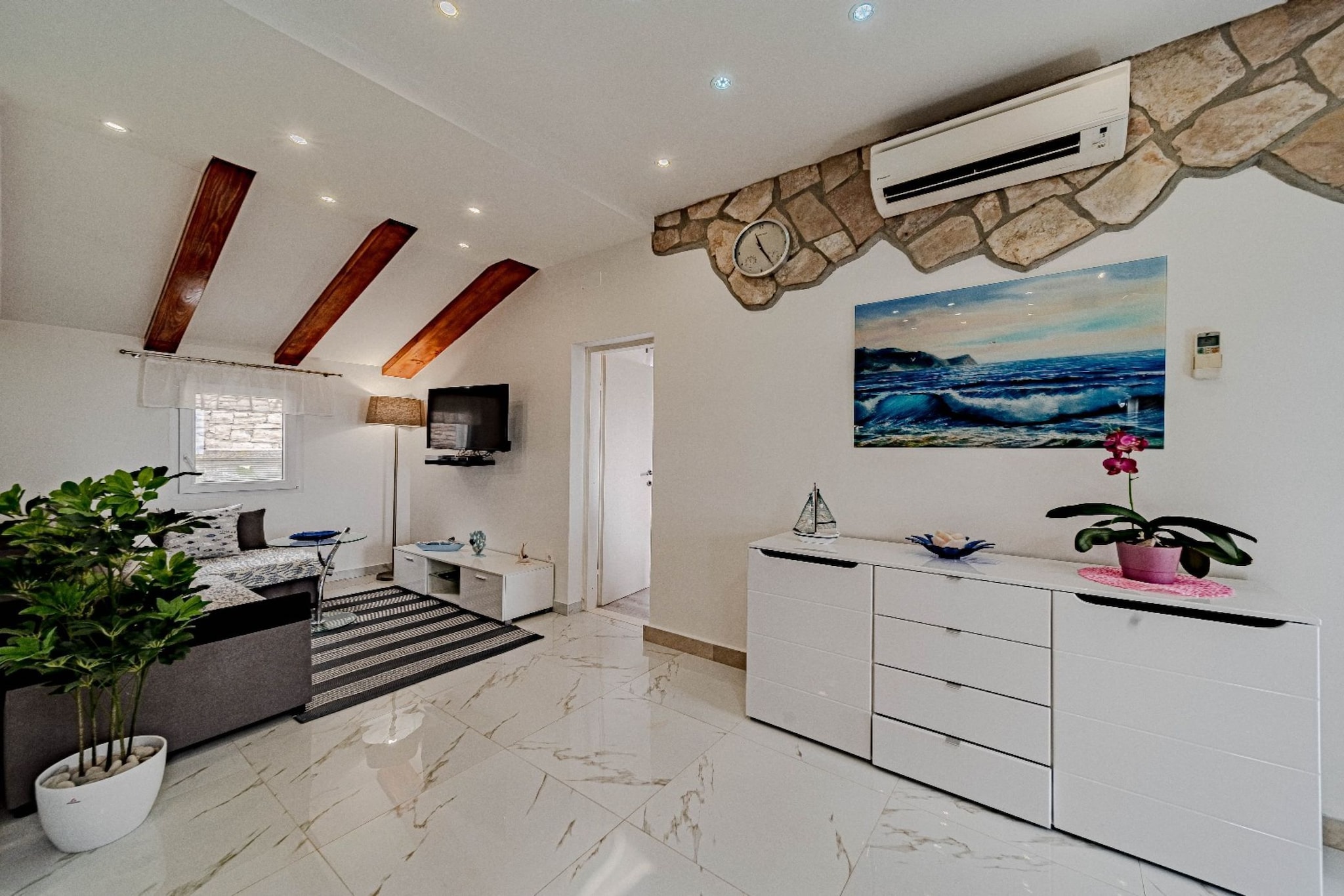 Stone House Blaca - Two Bedroom Stone House with Terrace and Sea View-Woonkamer