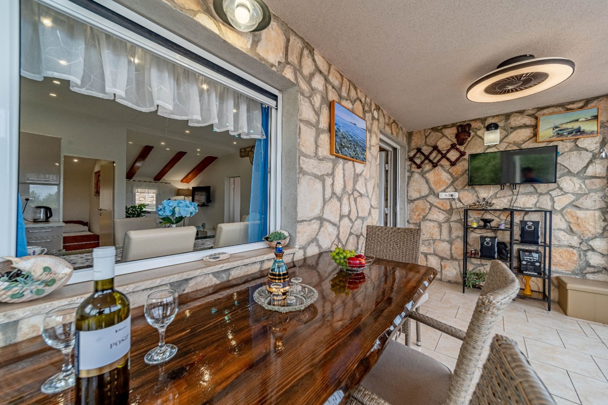 Stone House Blaca - Two Bedroom Stone House with Terrace and Sea View-Woonkamer