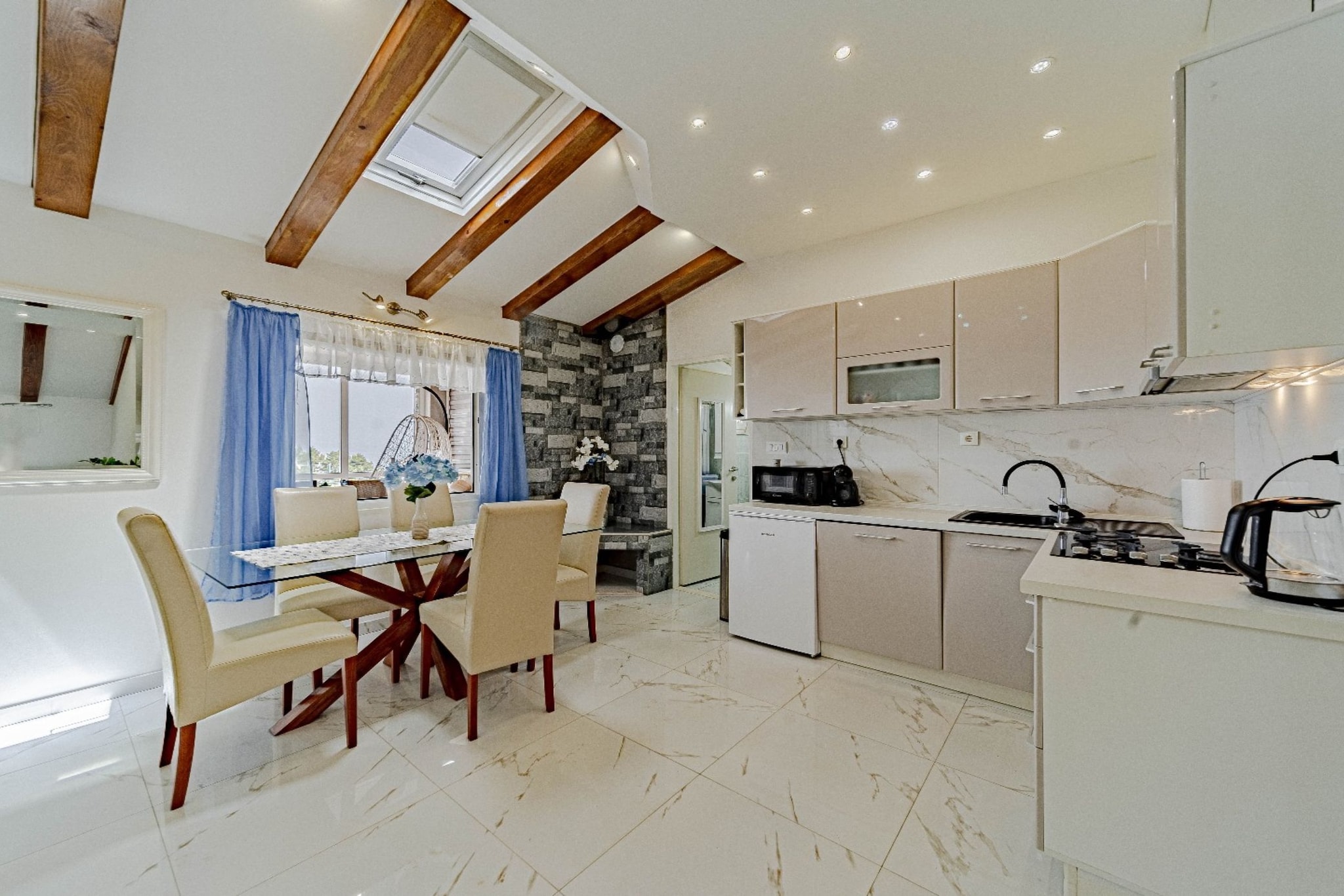 Stone House Blaca - Two Bedroom Stone House with Terrace and Sea View-Keuken
