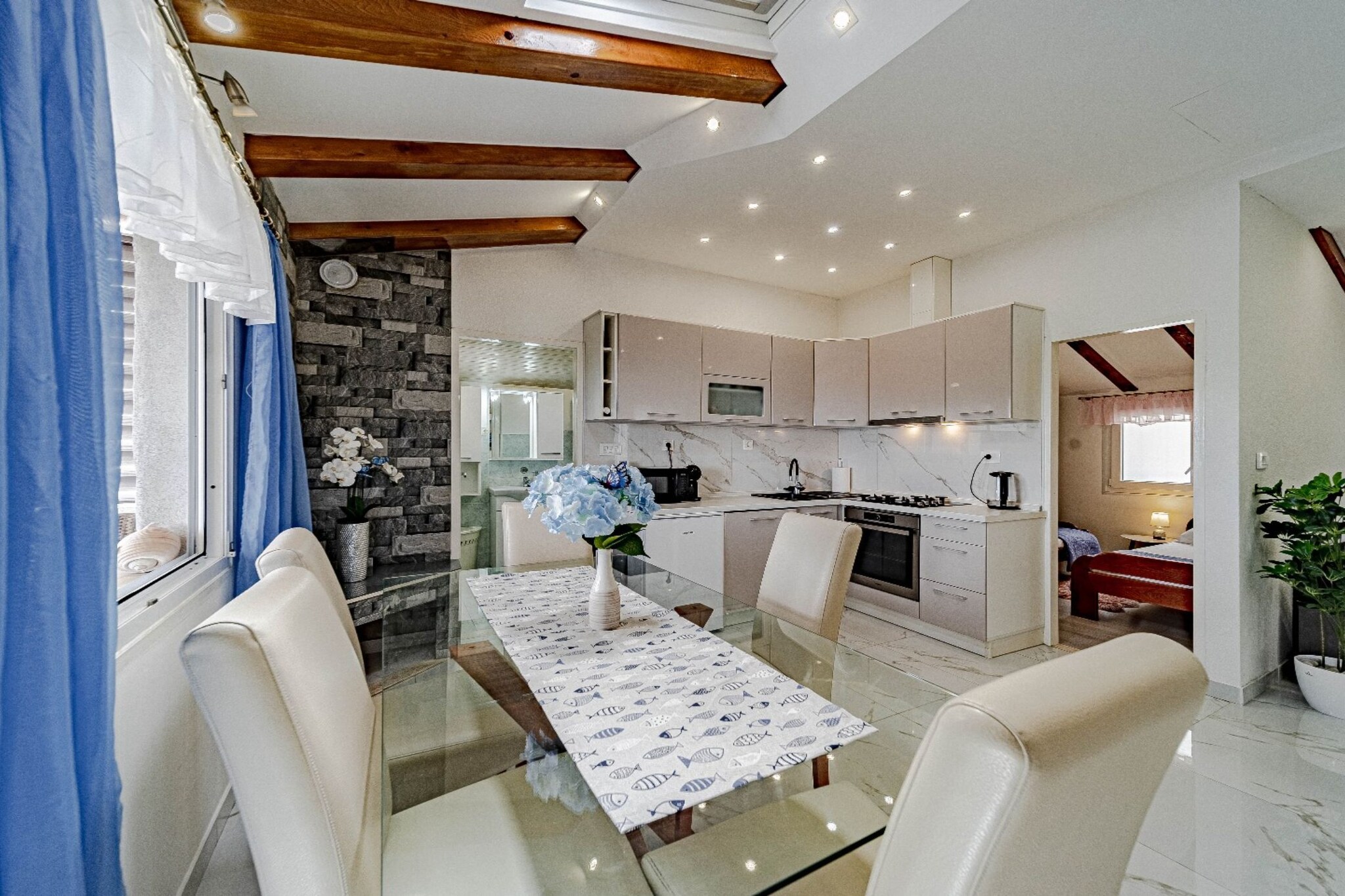Stone House Blaca - Two Bedroom Stone House with Terrace and Sea View-Keuken