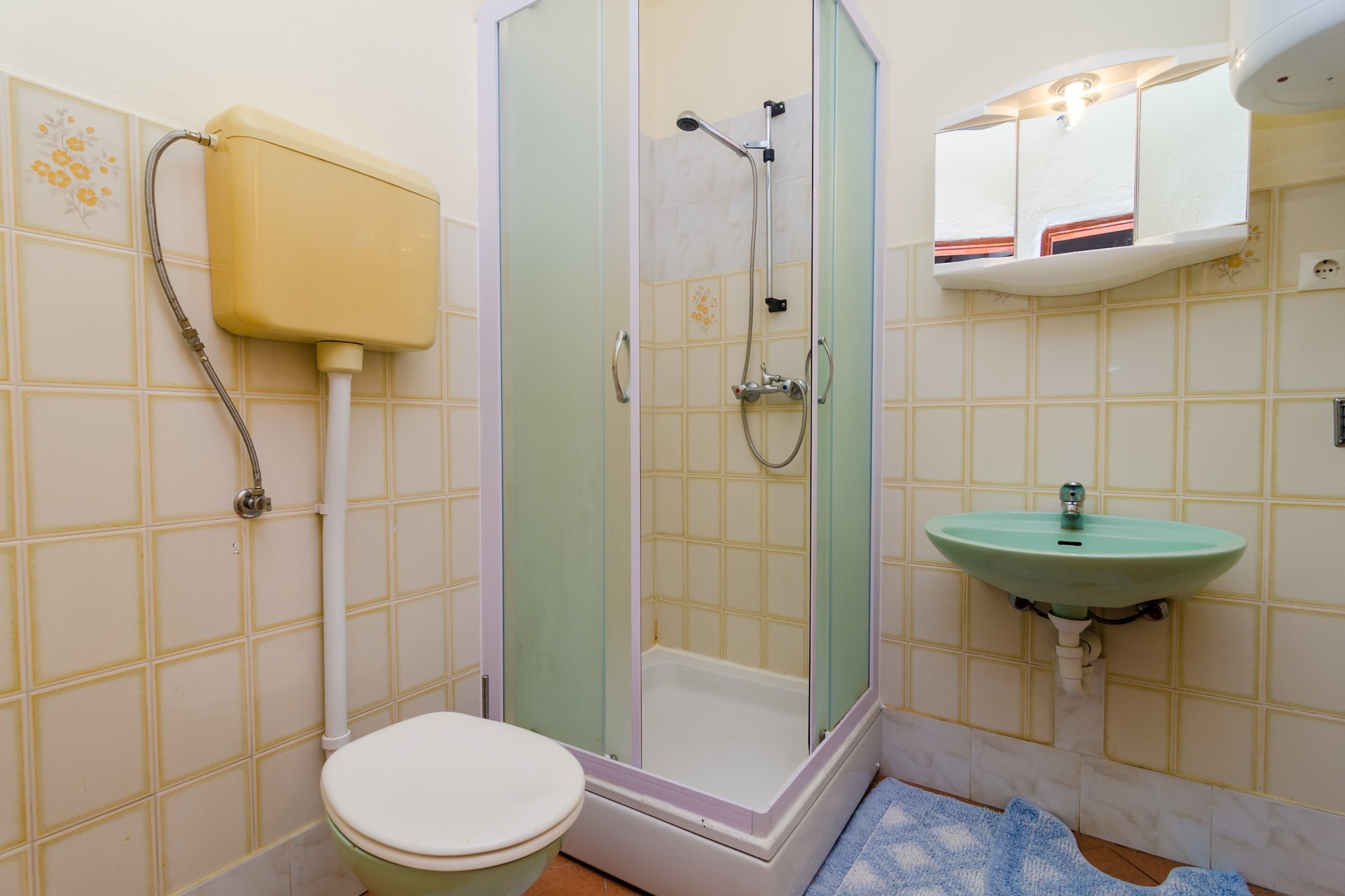 Apartments Rašica Molunat are located in Molunat, a quiet little place in Konavle region, 30 minutes ride to the Old Town of Cavtat and an hour a ride to the Old Town of Dubrovnik. Guest will have unlimited access to WiFi. Free private parking is available on site and luggage storage is available since the owner lives in the house.
Clothes washing is available upon request with additional extra charge of 5 euros.
This triple room features free WiFi, air-conditioning, SAT LCD TV, refrigerator and water kettle. Private bathroom comes with shower and hair dryer. Common terraces and balconies with outdoor kitchen and BBQ are also at your disposal.
Molunat Bay, where the accommodation is located is perfect place for relaxing vacation. It is a small tourist and fishing village, situated 27 km from Cavtat and 43.5 km from Dubrovnik, known for it's peaceful beauty of the untouched nature, sandy beaches, thick pine woods and beautiful blue sea, while archaeological findings confirms that Molunat has been inhabited since the ancient times. It is ideal place for a quiet family vacation away from the city crowd.
Dubrovnik Airport, located in Čilipi, is 20 km away from the Apartments Rašica Molunat