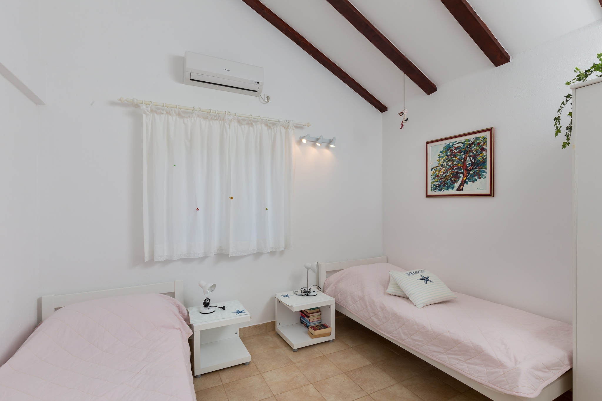 Holiday Home Jekavac -Three Bedroom Apartment with Terrace and Sea View-Slaapkamer
