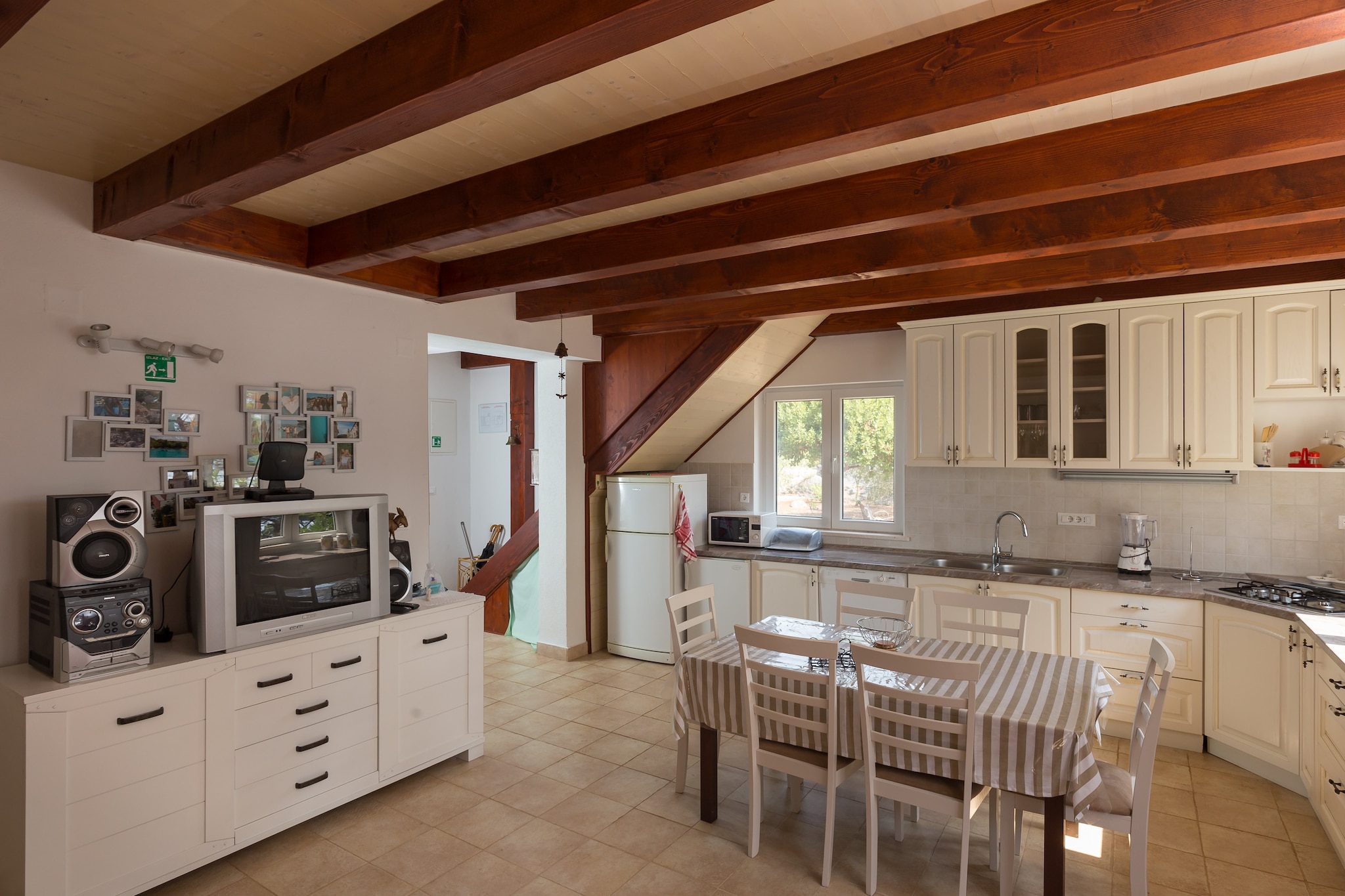 Holiday Home Jekavac -Three Bedroom Apartment with Terrace and Sea View-Eetkamer