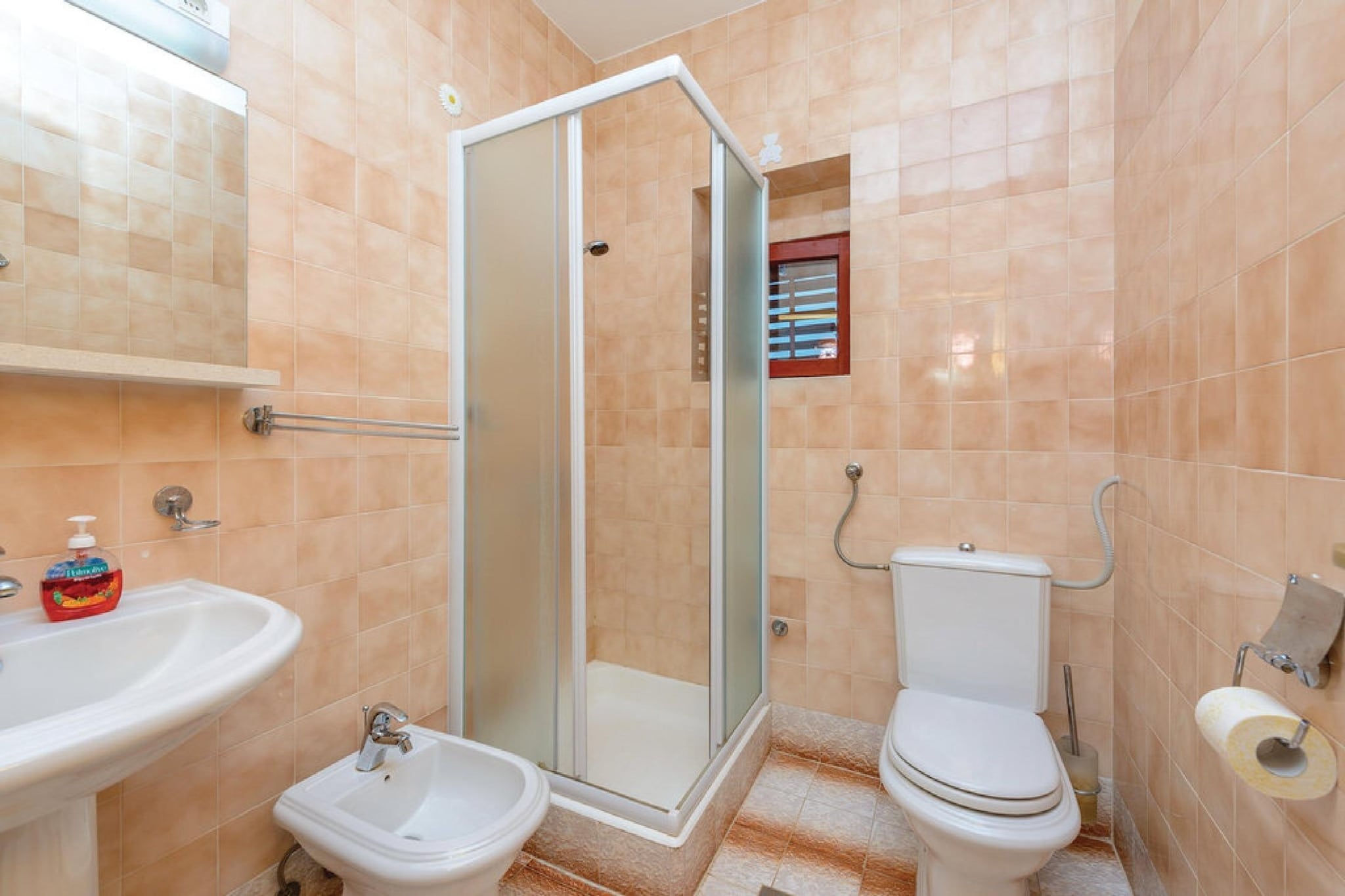 Villa Anka - Five-Bedroom Villa with Terrace and Swimming Pool-Badkamer