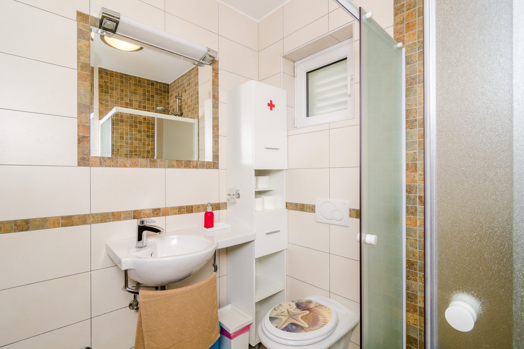 Apartment Villa Mikica - Four Bedroom Duplex Apartment with Terrace and Partial Sea View-Badkamer
