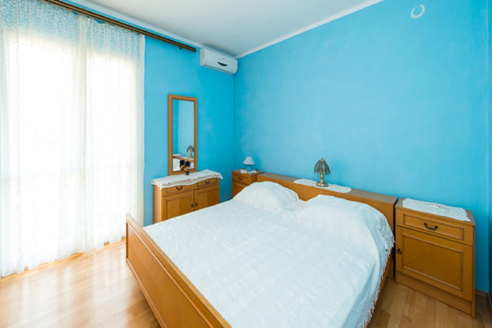 Guest House Mrdalo is located in Lapad, only 10 minutes from the beach and 10 minutes ride from the Old Town. Property features 2 accommodation units.
This double room features one queen sized bed, air-conditioning, WiFi network connection and a wardrobe. Private bathroom comes with a bathtub and a hair-dryer. The accommodation also offers an opportunity to enjoy the sweet furnished balcony with a lovely view.
This double room can comfortably accommodate up to 2 persons.
Many shops, restaurants, cafe bars, parks and a beautiful sea side promenade are a 10 minute walk away, while the closest grocery store is only 250 meters away. Lapad bay with its promenade and beaches is approximately 5 minutes away.
Dubrovnik Bus Station and Ferry Port, connecting the mainland with various Dalmatian islands, are 10 minutes ride from the apartment, while Dubrovnik Airport is 24 km away.