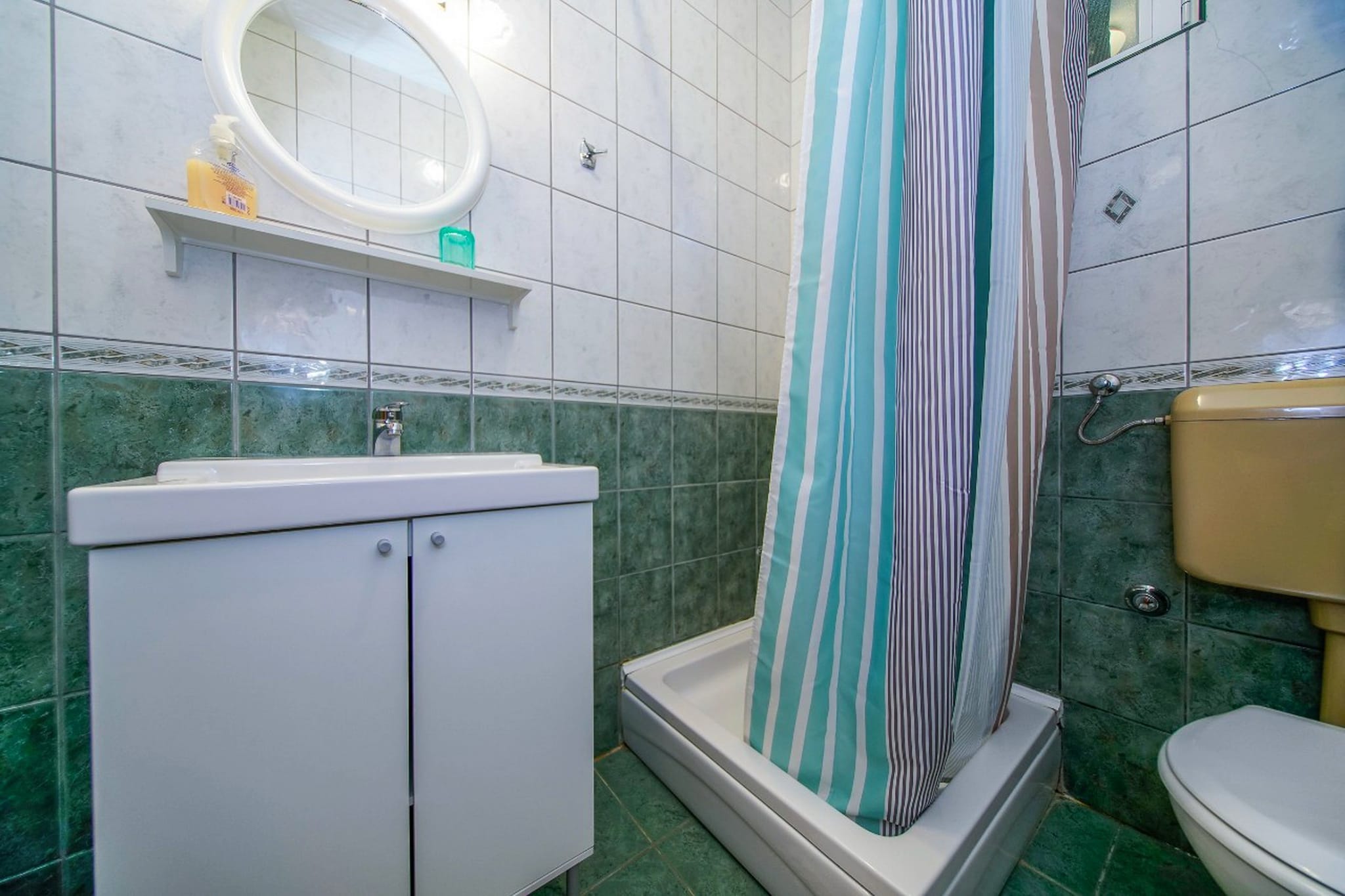 Apartments Anelić- Comfort One Bedroom Apartment with Terrace and Sea View A1-Badkamer